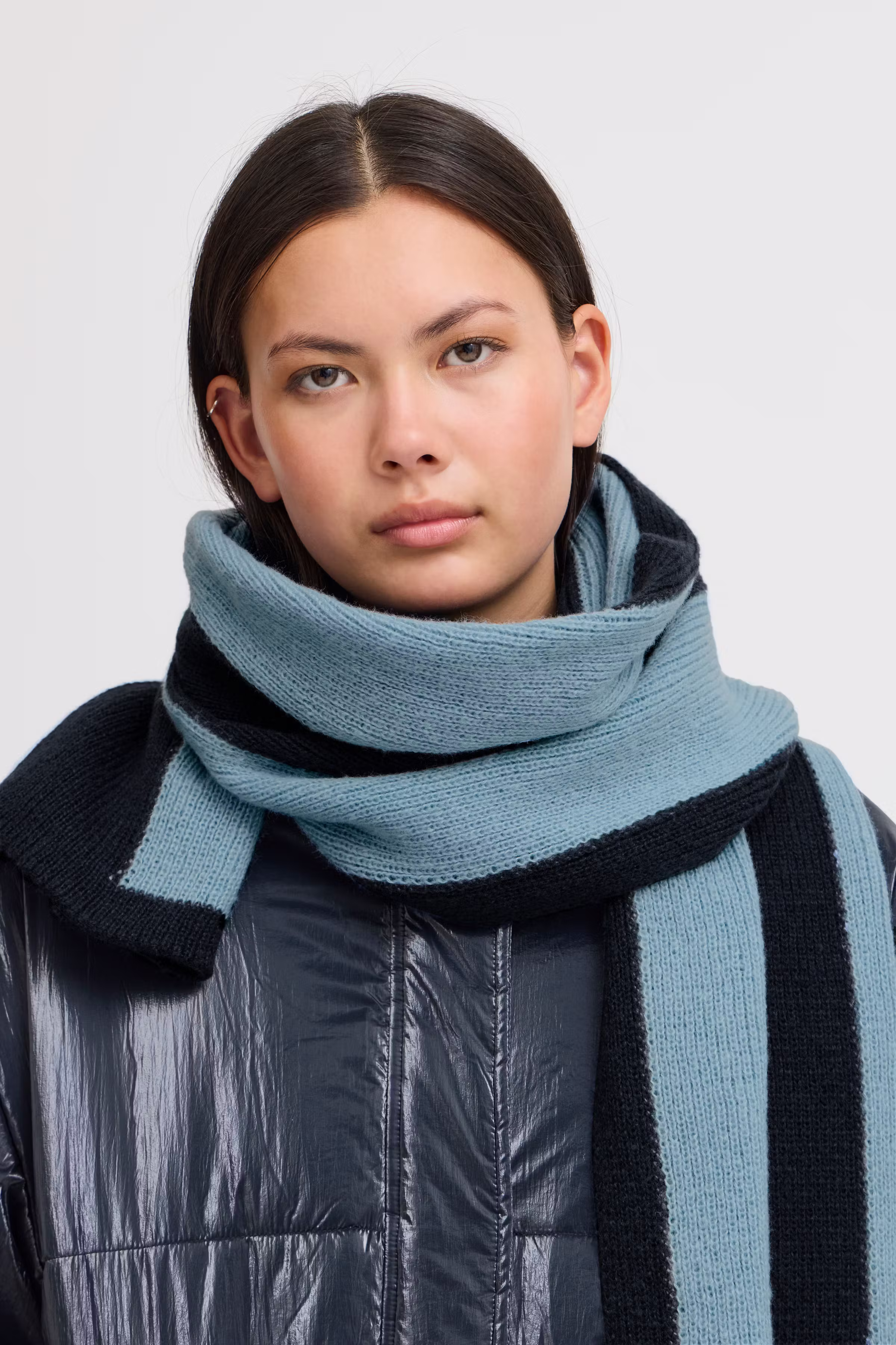 IATHORA Scarf LOOKBOOK DETAIL 20121726-144115