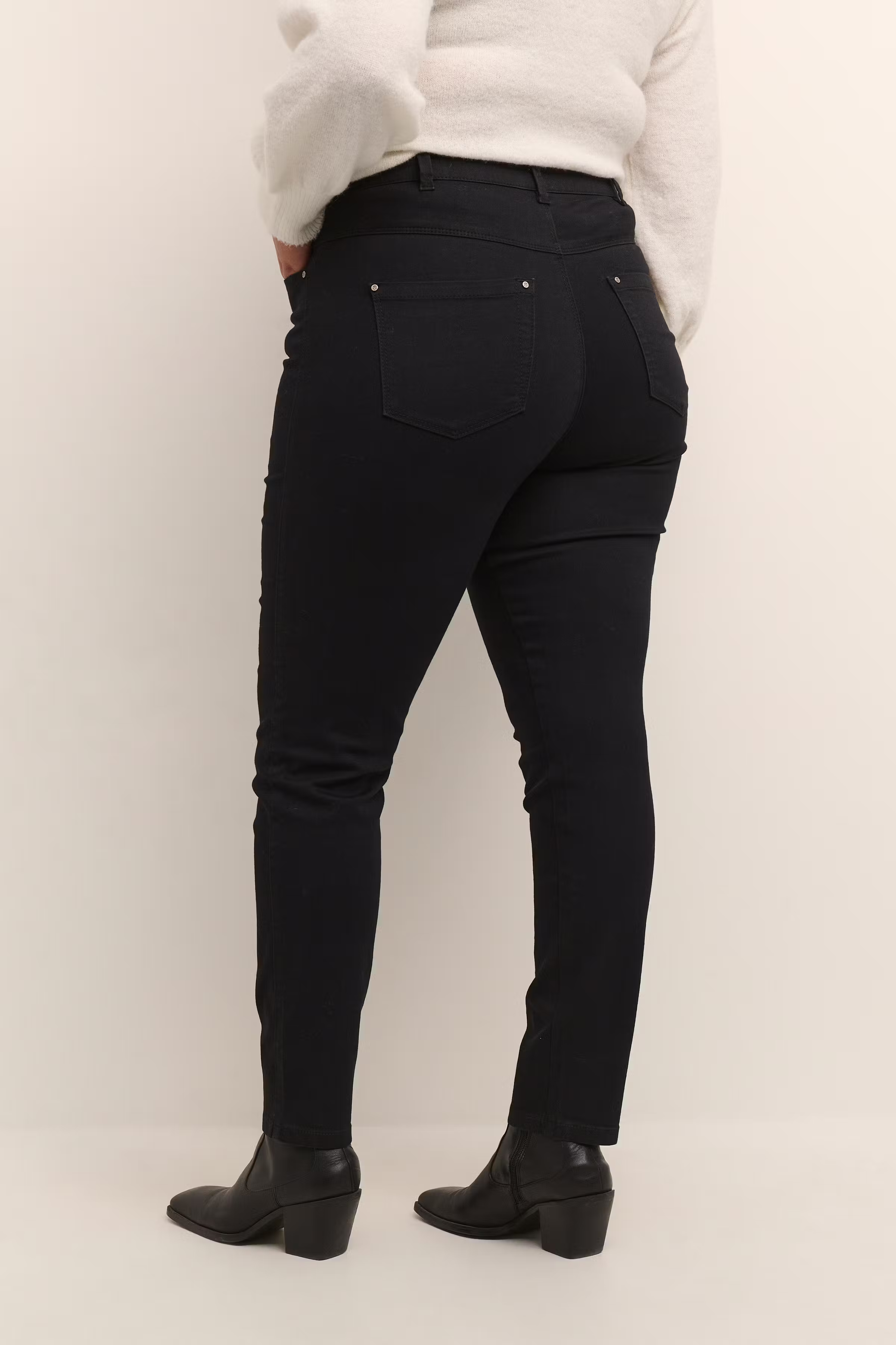 KCwilla Ida Slim Jeans LOOKBOOK BACK 10581270-100121