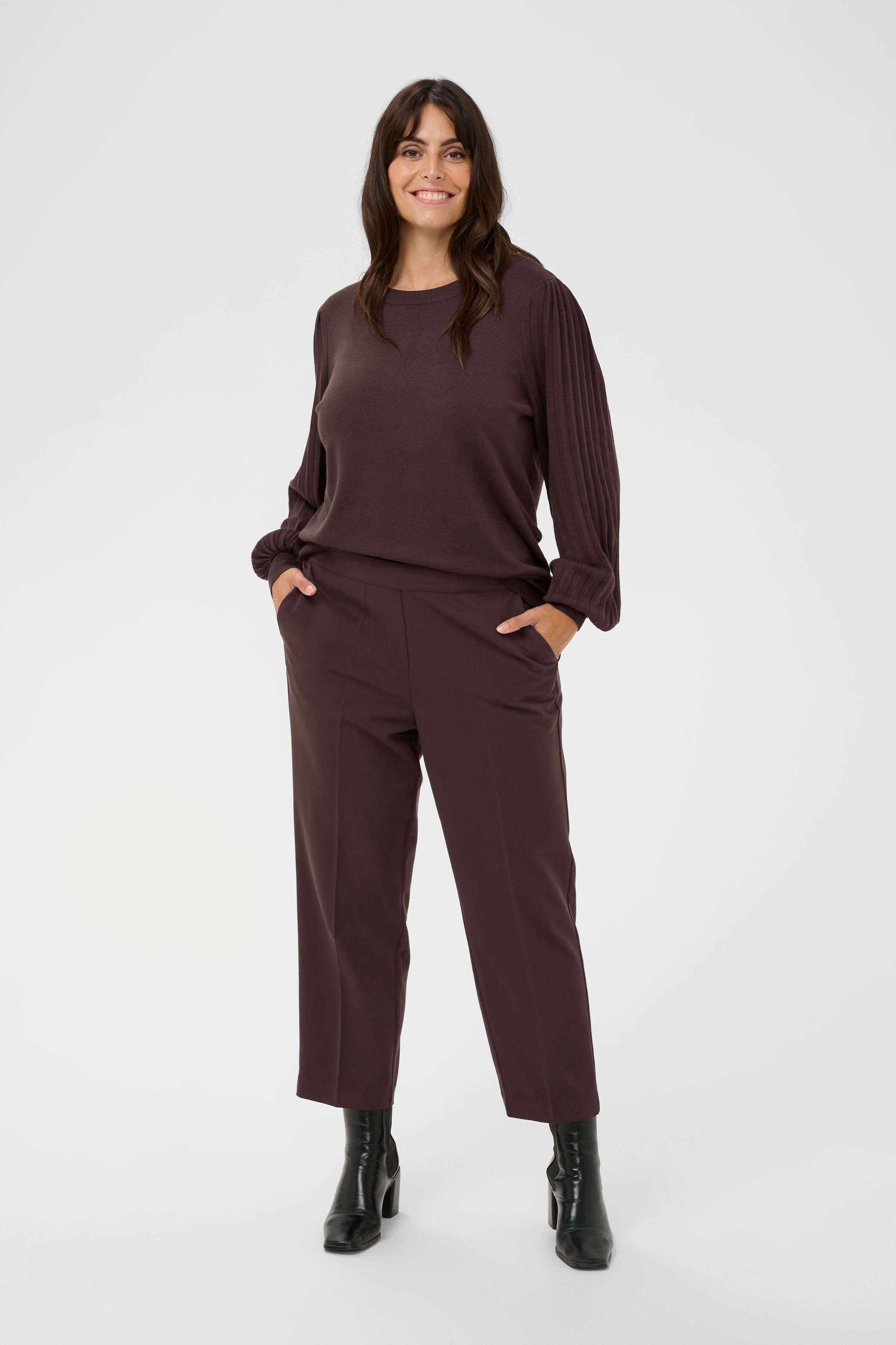 KCsakira Cropped Trousers LOOKBOOK FRONT 10580650-191111