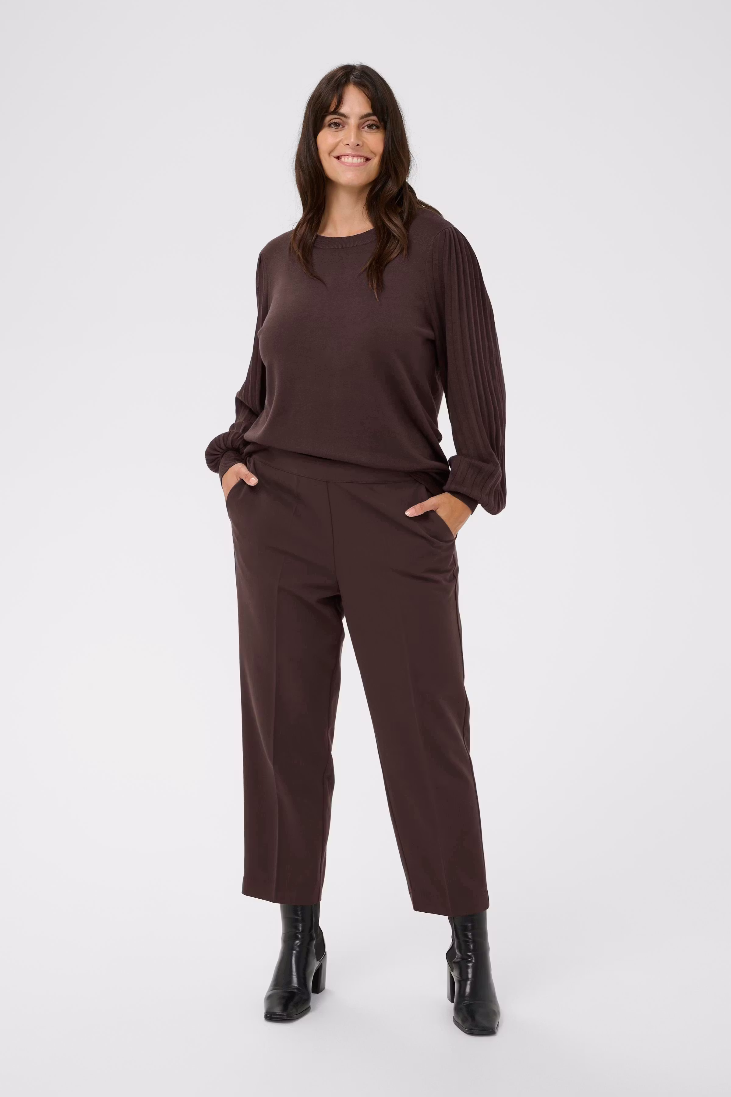 KCsakira Cropped Broek LOOKBOOK FRONT 10580650-191111