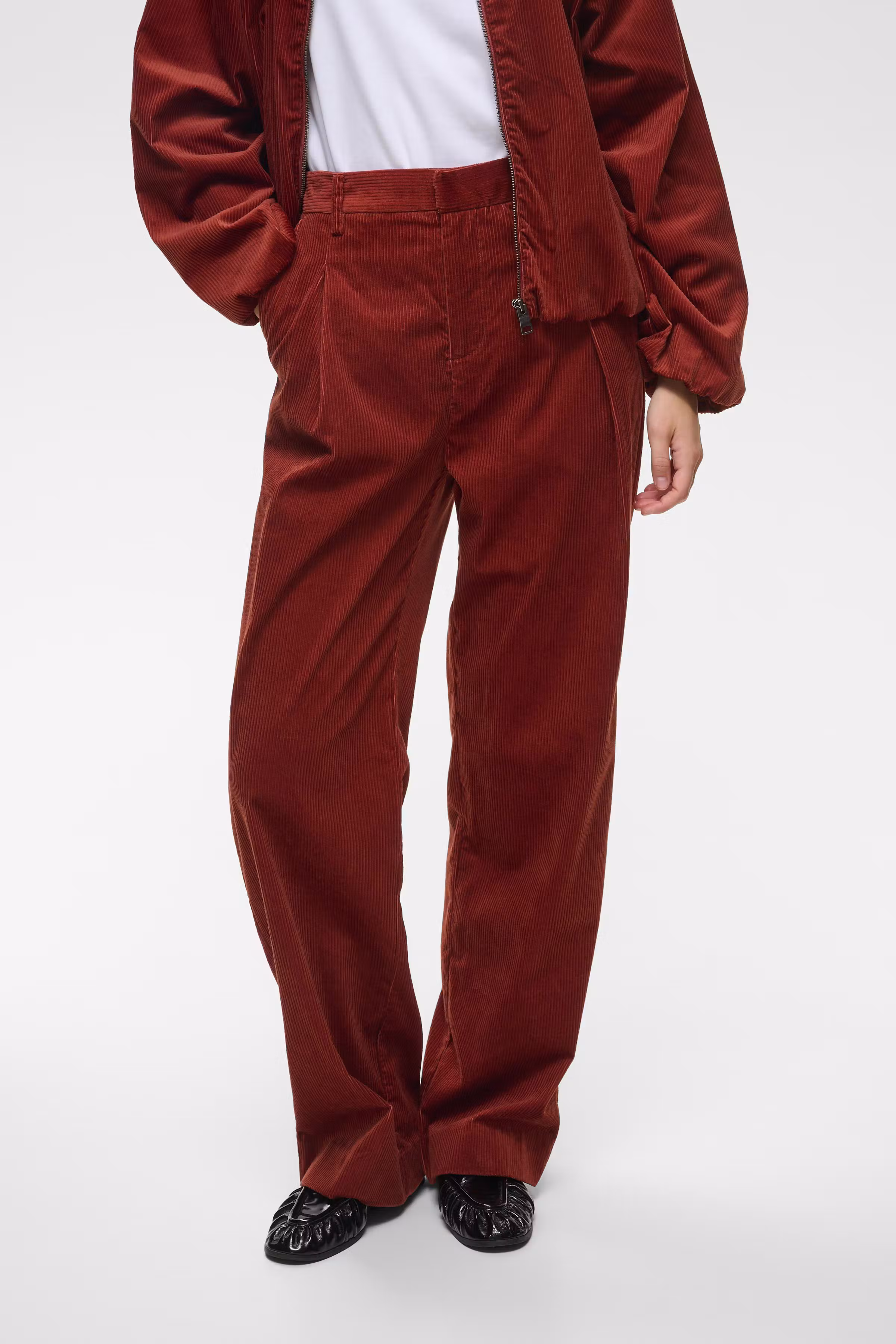HALIMAIW Hose LOOKBOOK FRONT 30112806-181541