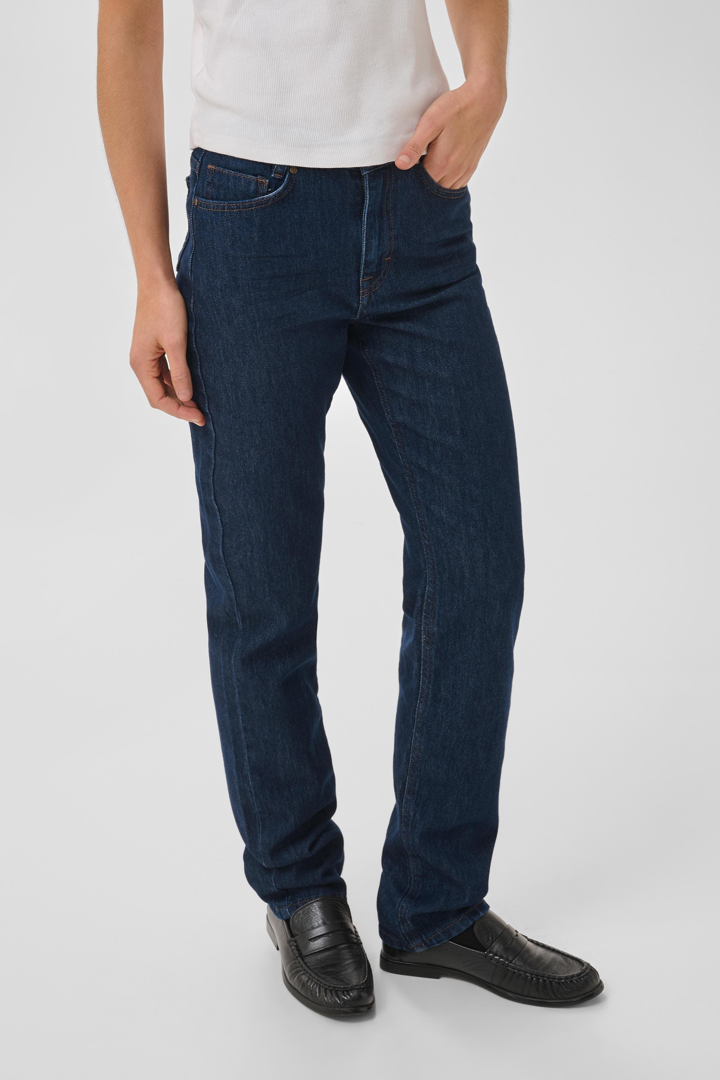 07 THE ISA HIGH STRAIGHT JEANS LOOKBOOK FRONT 10705264-100067