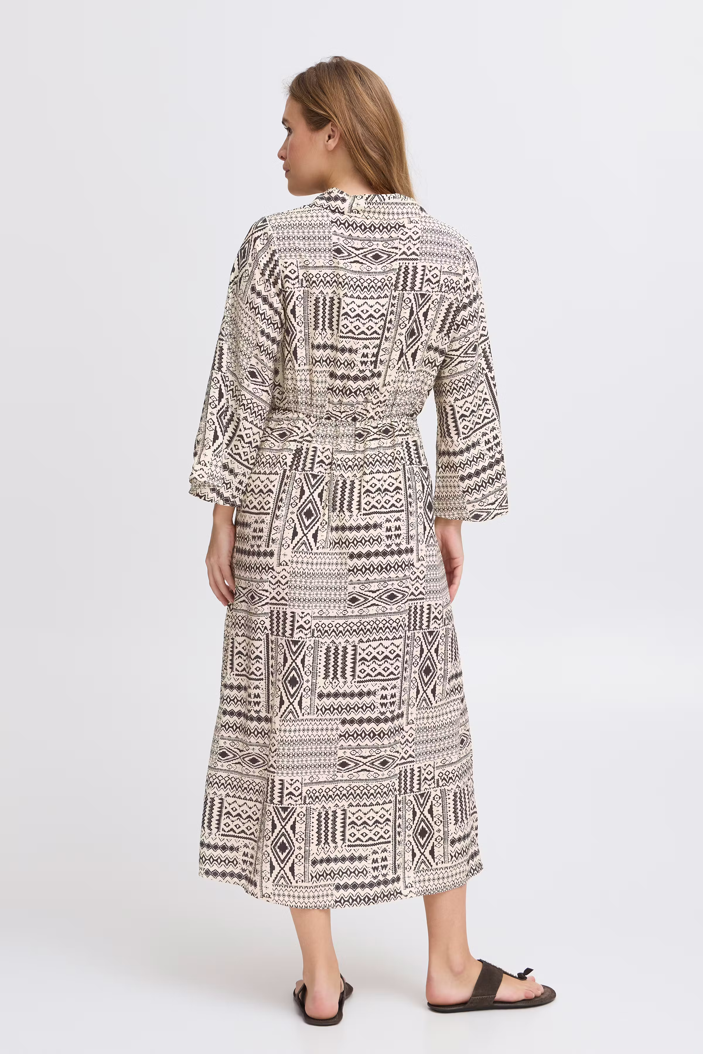 PZESME Kjole LOOKBOOK BACK 50209168-205178