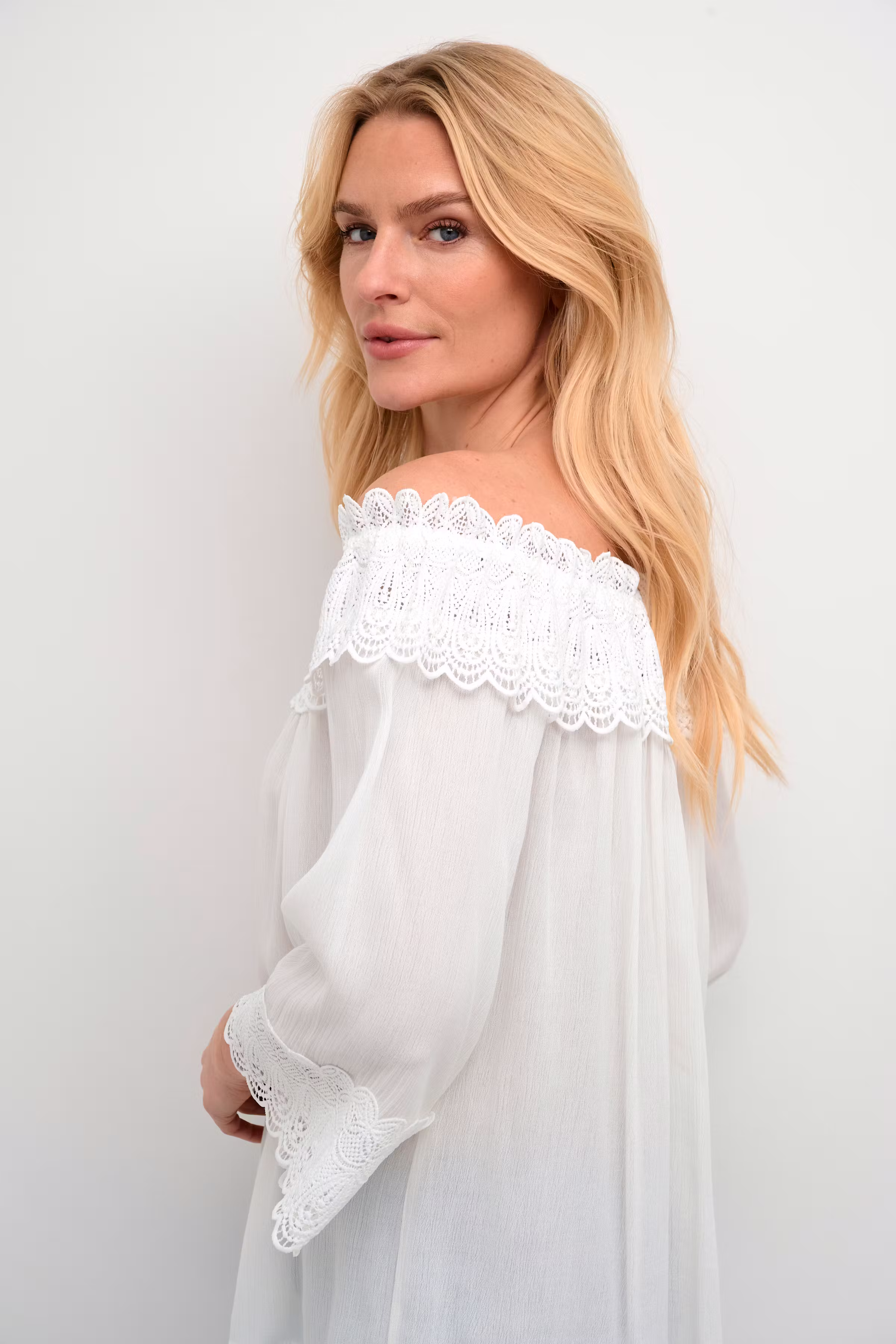 CRBea Blouse LOOKBOOK DETAIL 10608022-110602