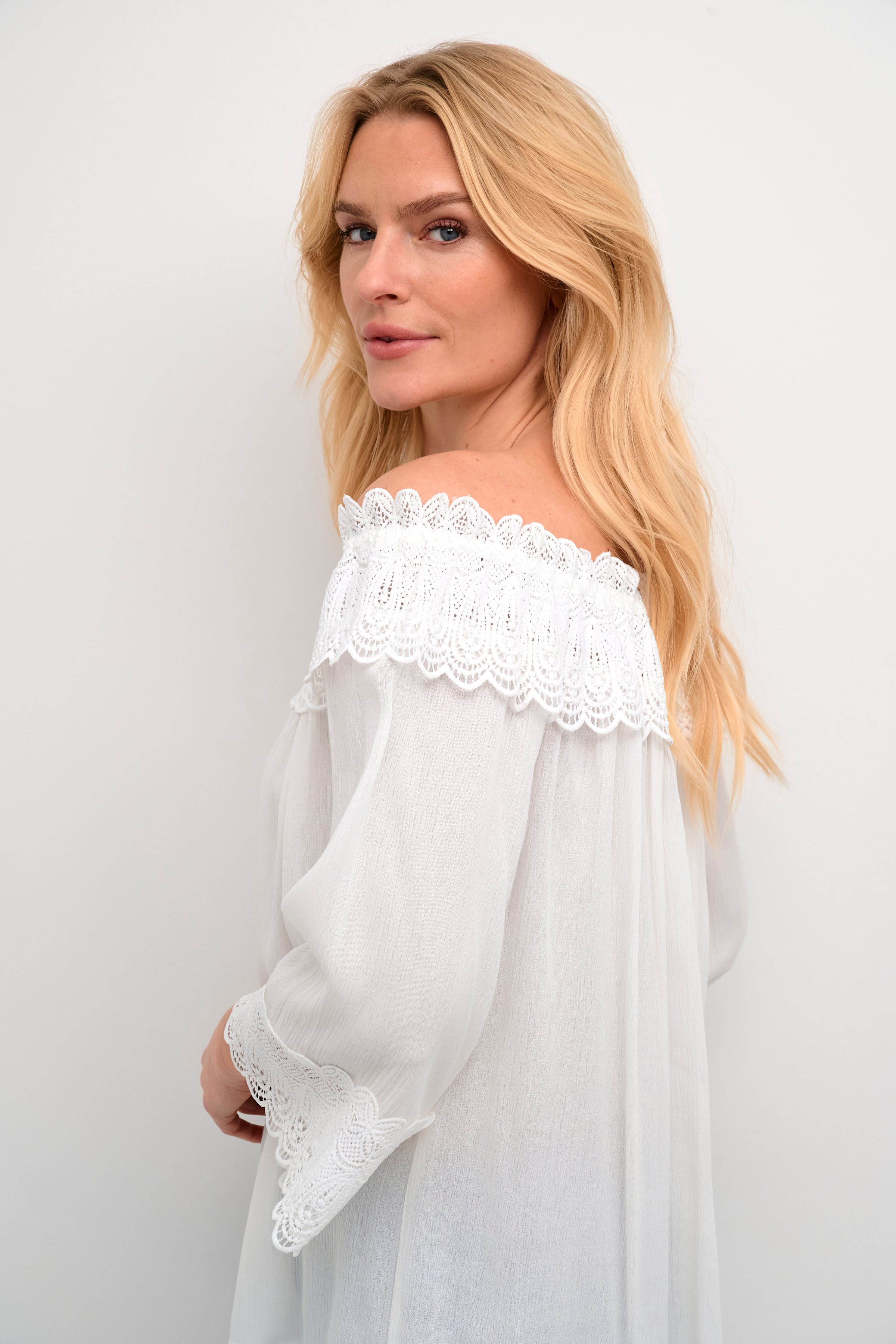 CRBea Blouse LOOKBOOK DETAIL 10608022-110602