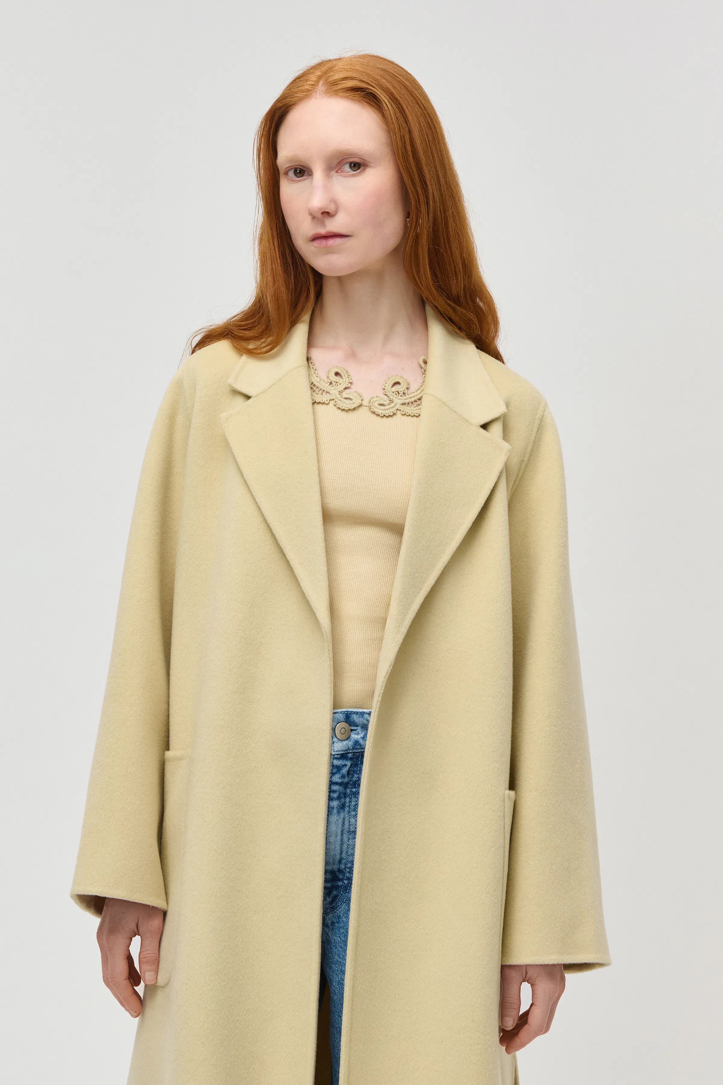 CELIA Mantel LOOKBOOK FRONT 30600561-BE458