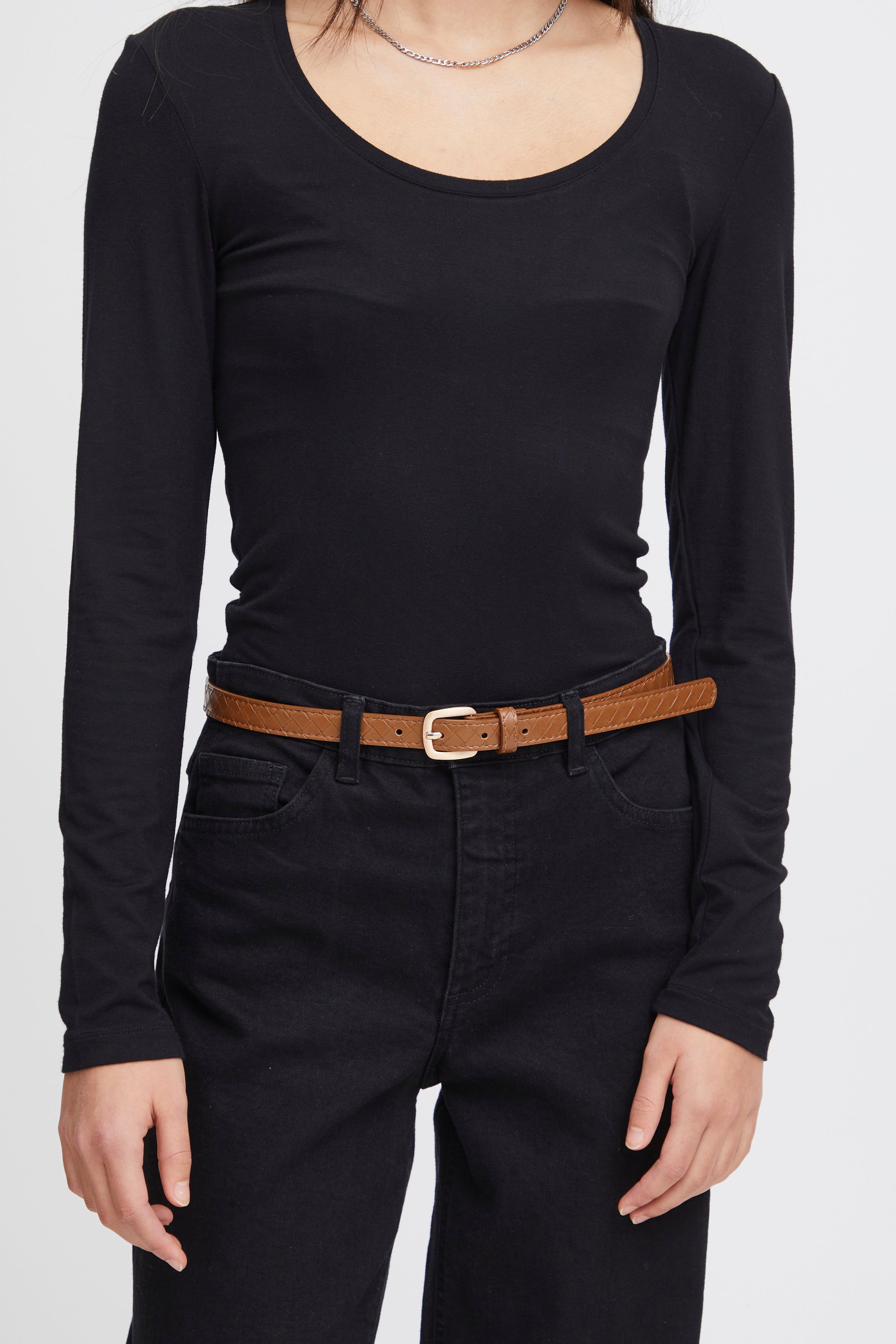 IAOZZY Belte LOOKBOOK FRONT 20120535-181421