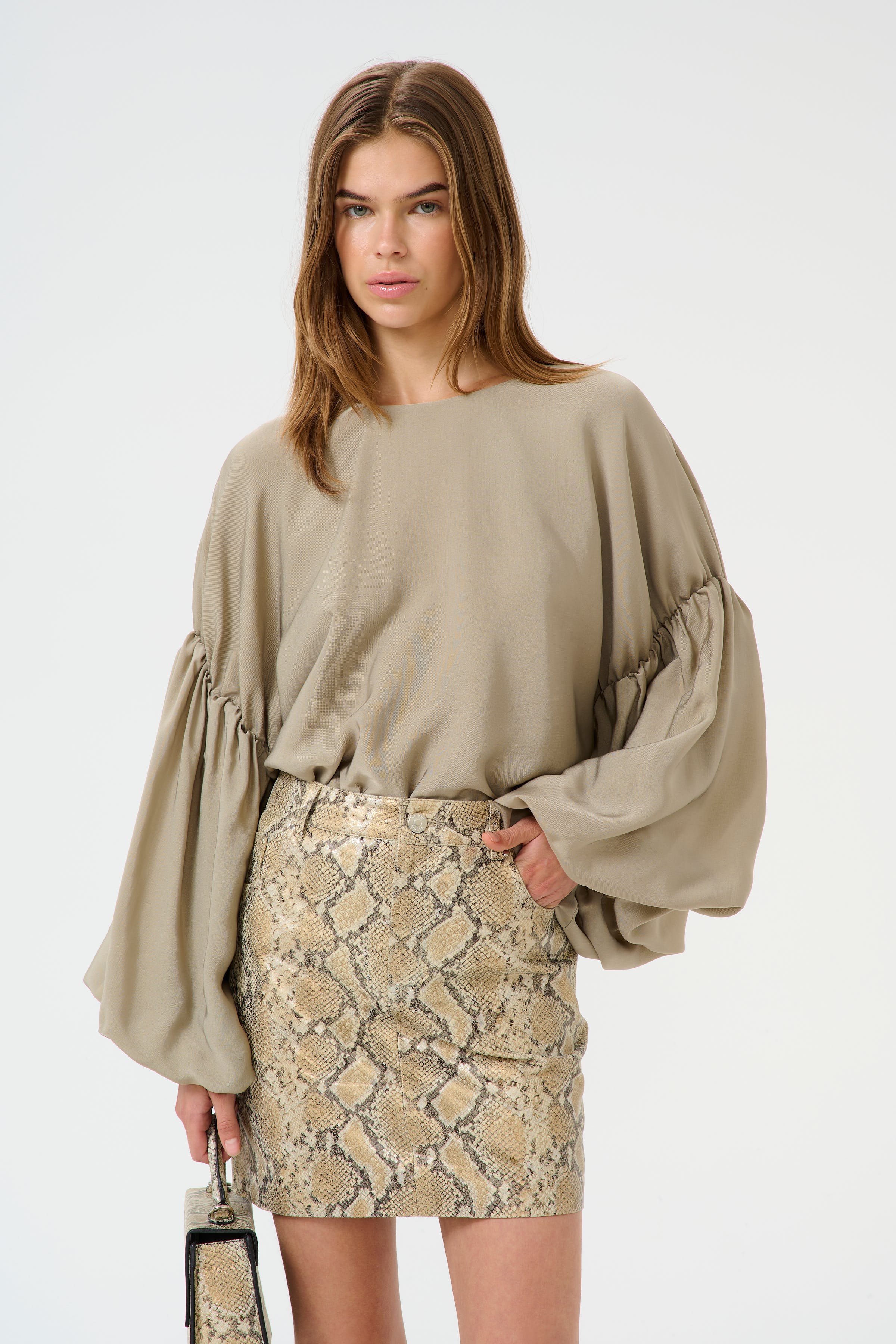 GZmalloon Blouse LOOKBOOK FRONT 10910214-170510