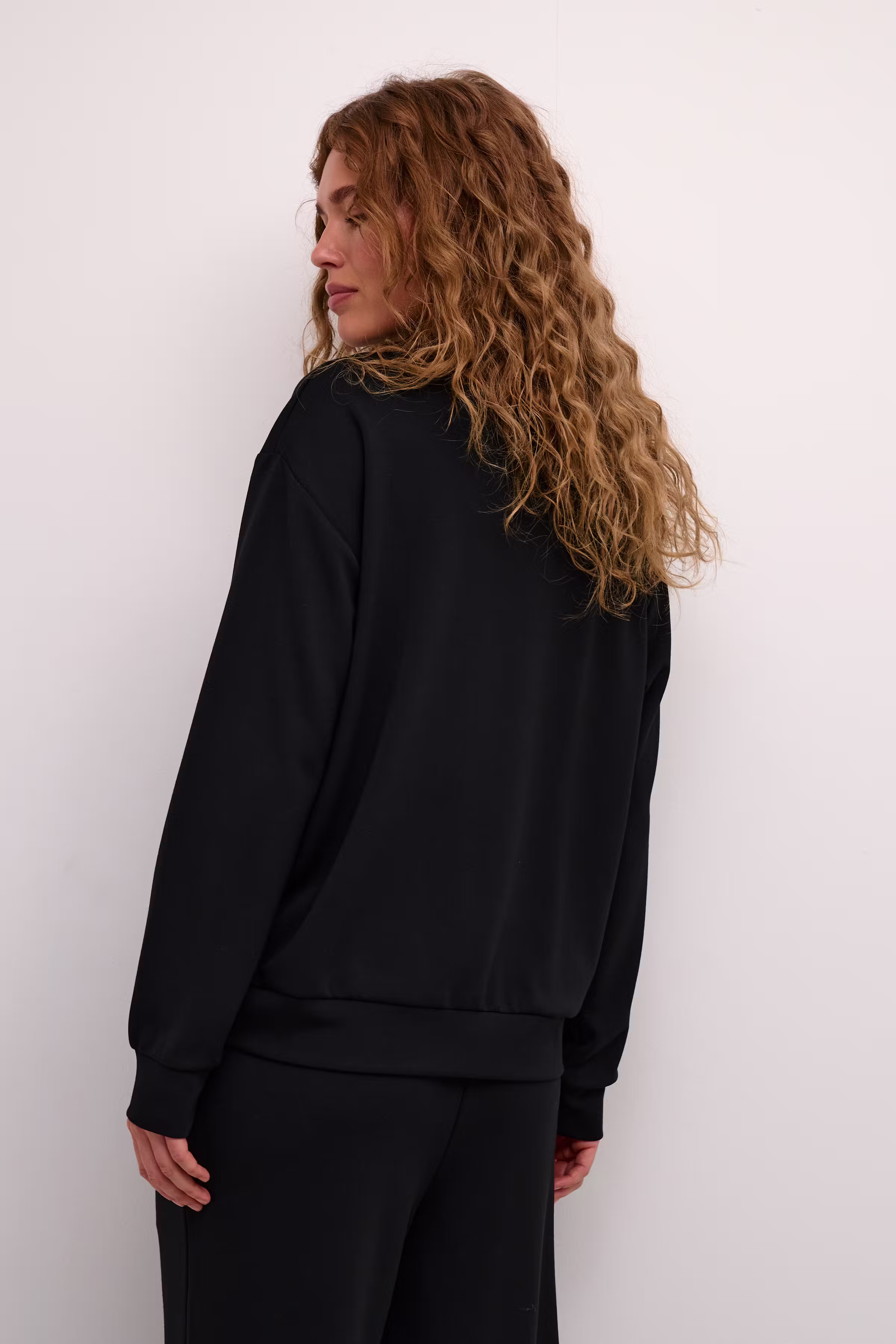 KAannika Sweatshirt LOOKBOOK BACK 10509329-100121