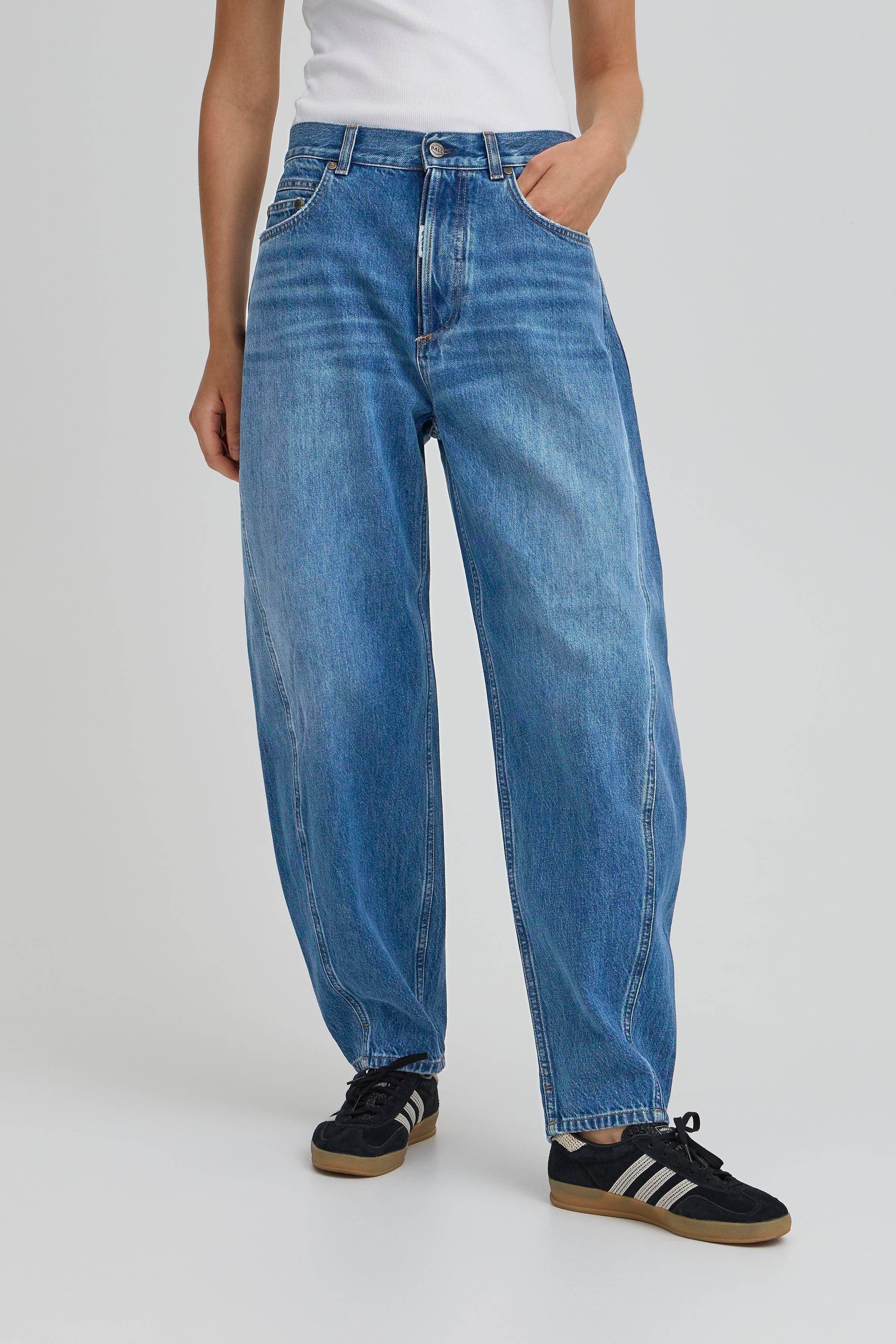 BACAVI Curved Jeans LOOKBOOK FRONT 50405378-205291