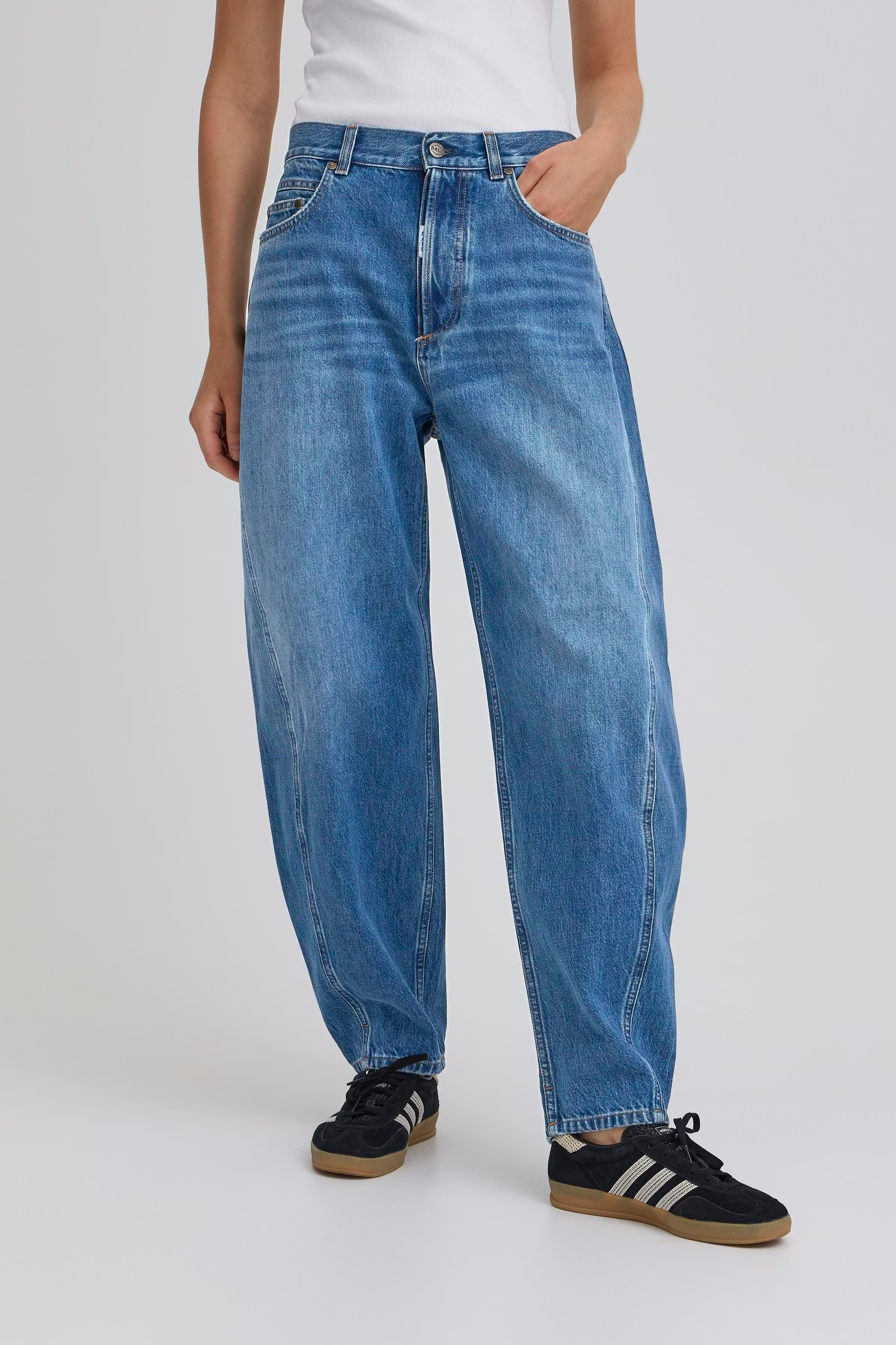 BACAVI Curved Jeans LOOKBOOK FRONT 50405378-205291