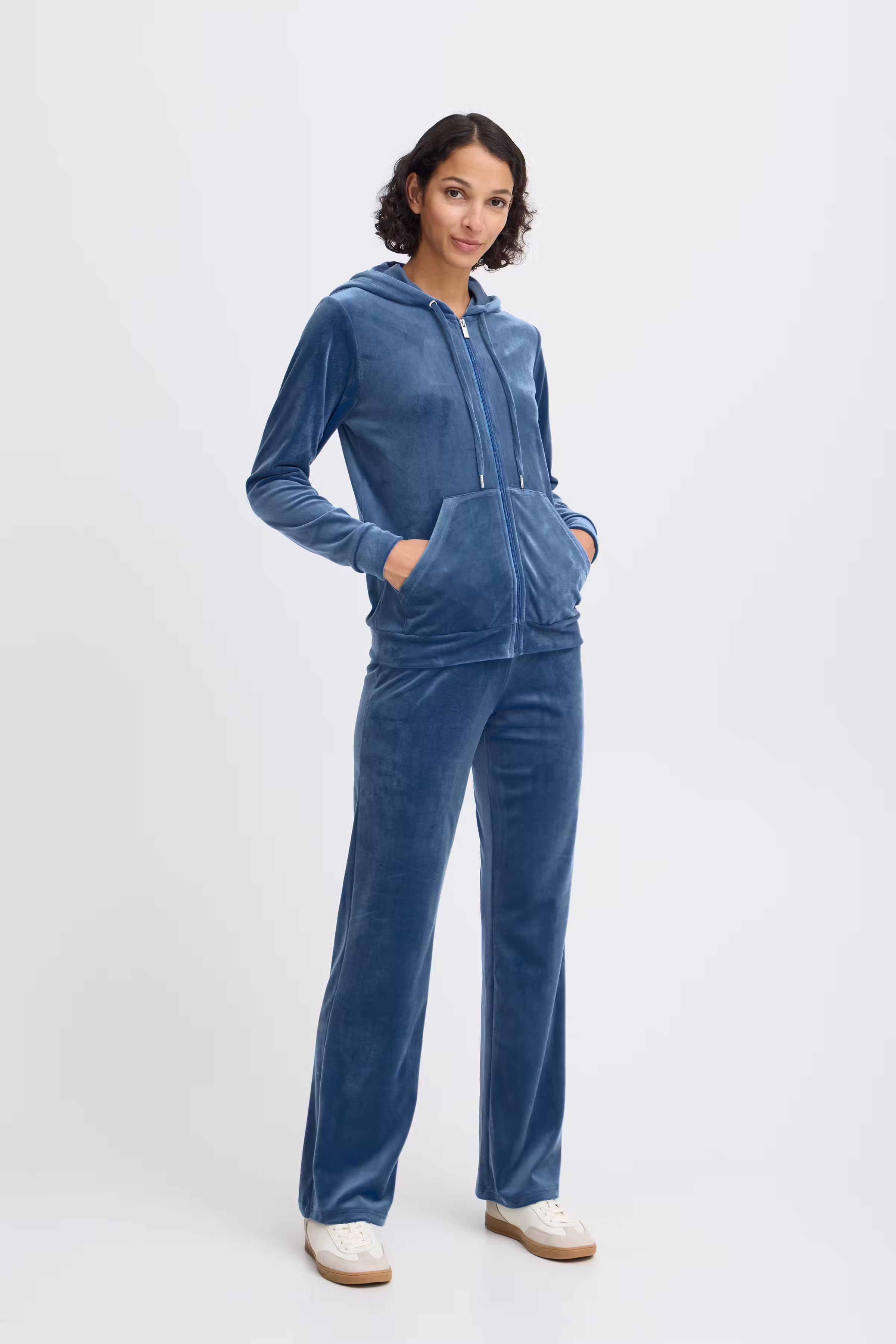 BYSTILLA Veloursett LOOKBOOK FRONT 20816019-183929