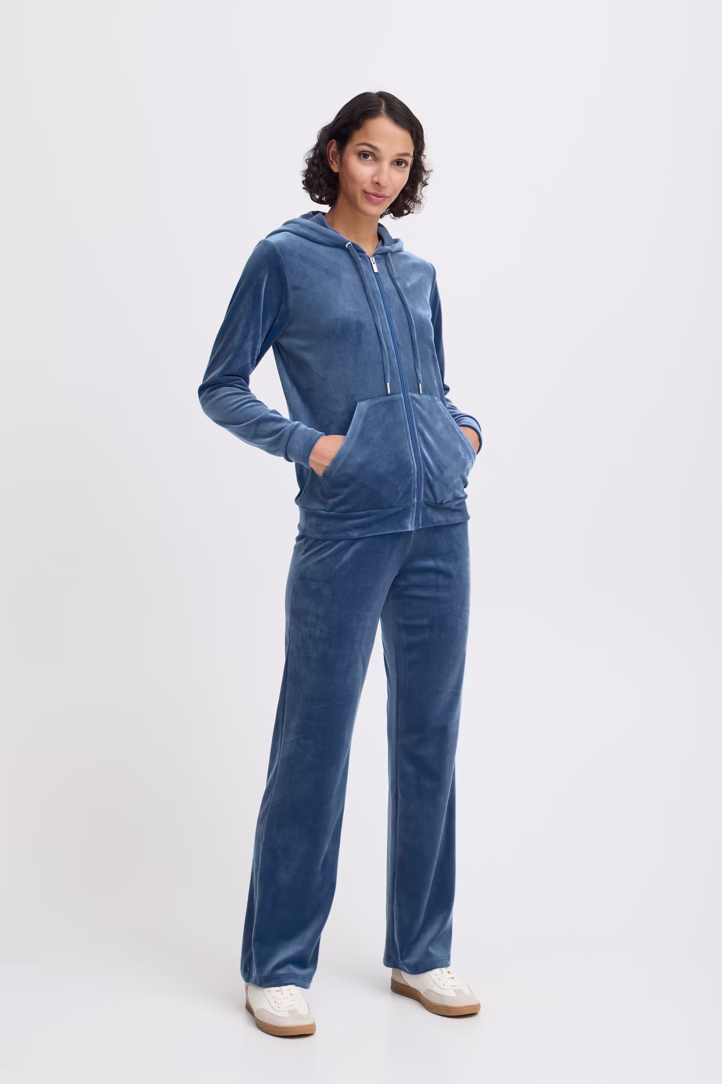 BYSTILLA Veloursett LOOKBOOK FRONT 20816019-183929