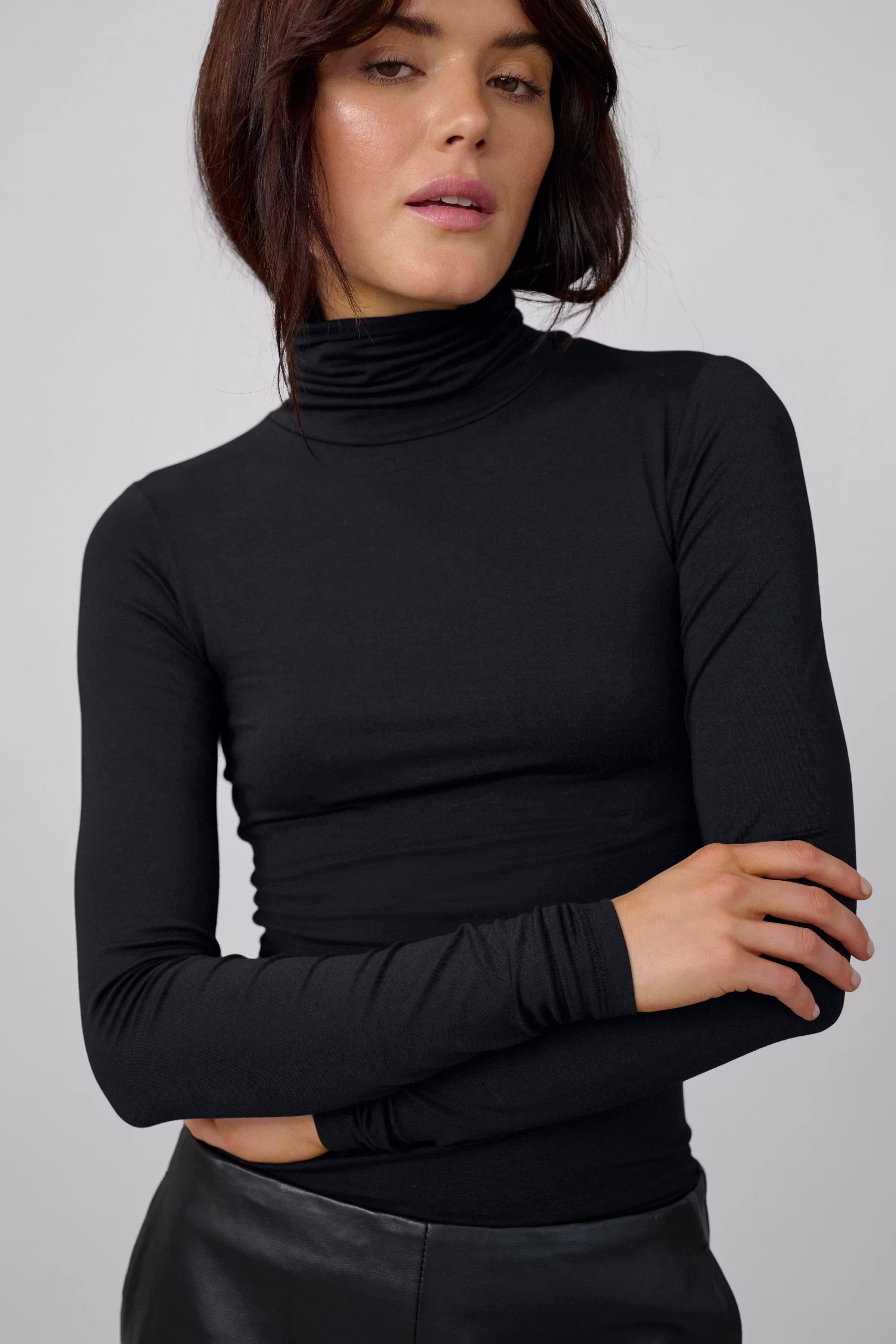 17 THE MODAL ROLLNECK LOOKBOOK DETAIL 10704972-100031