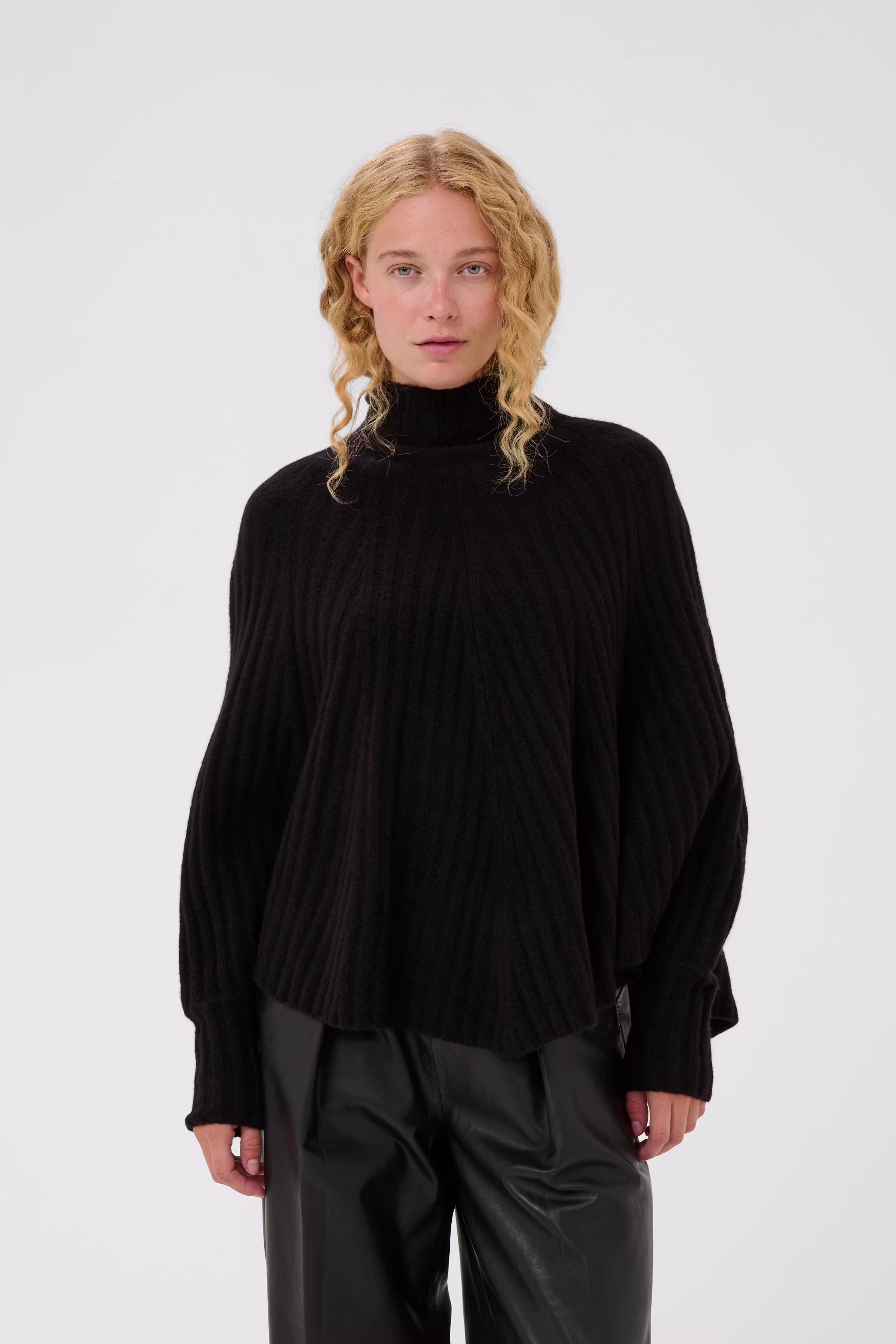NABAAIW Poncho LOOKBOOK FRONT 30112166-194008