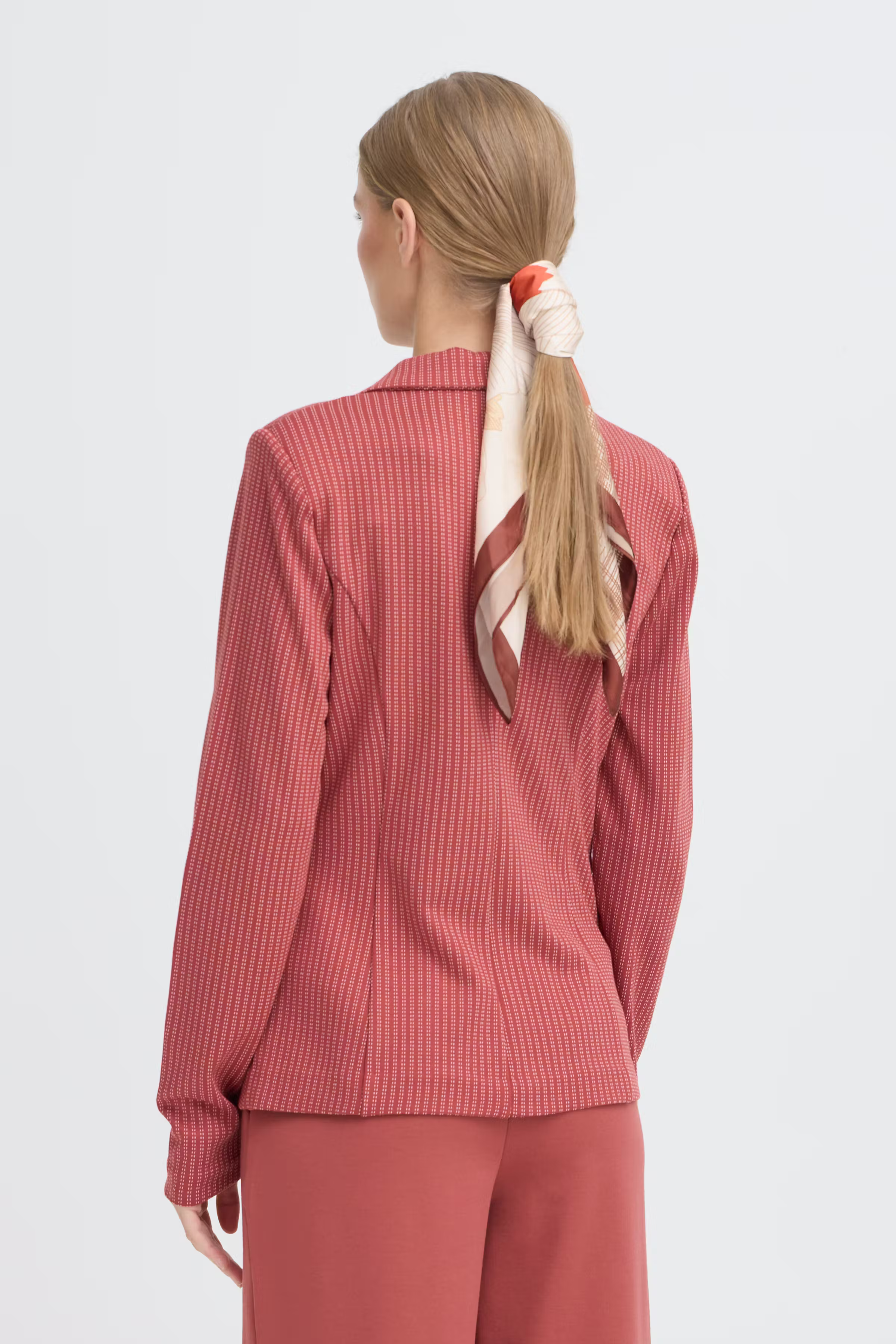IAGNETHE Skjerf LOOKBOOK FRONT 20125327-181354