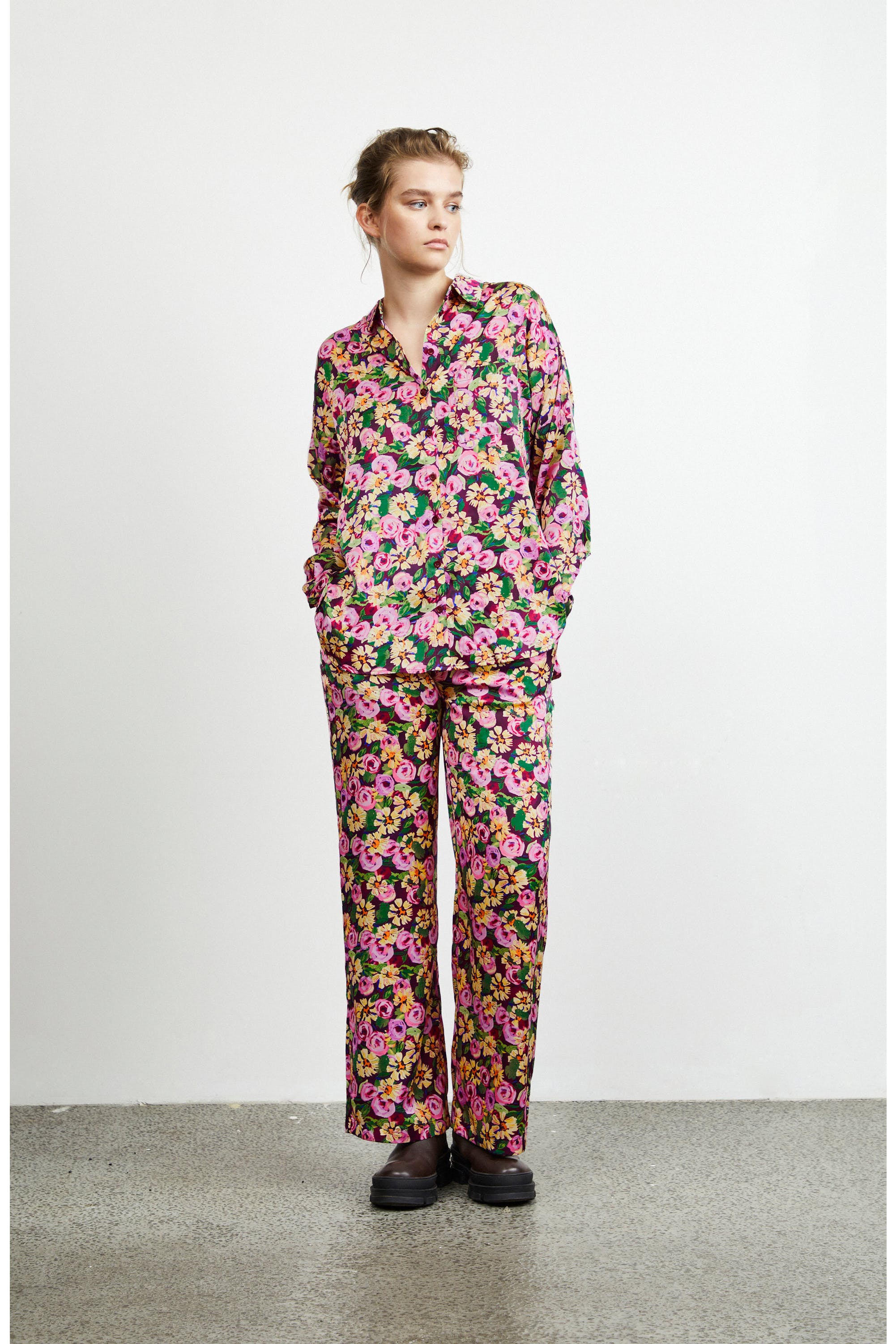 Casual byxor LOOKBOOK FRONT 20119394-202285