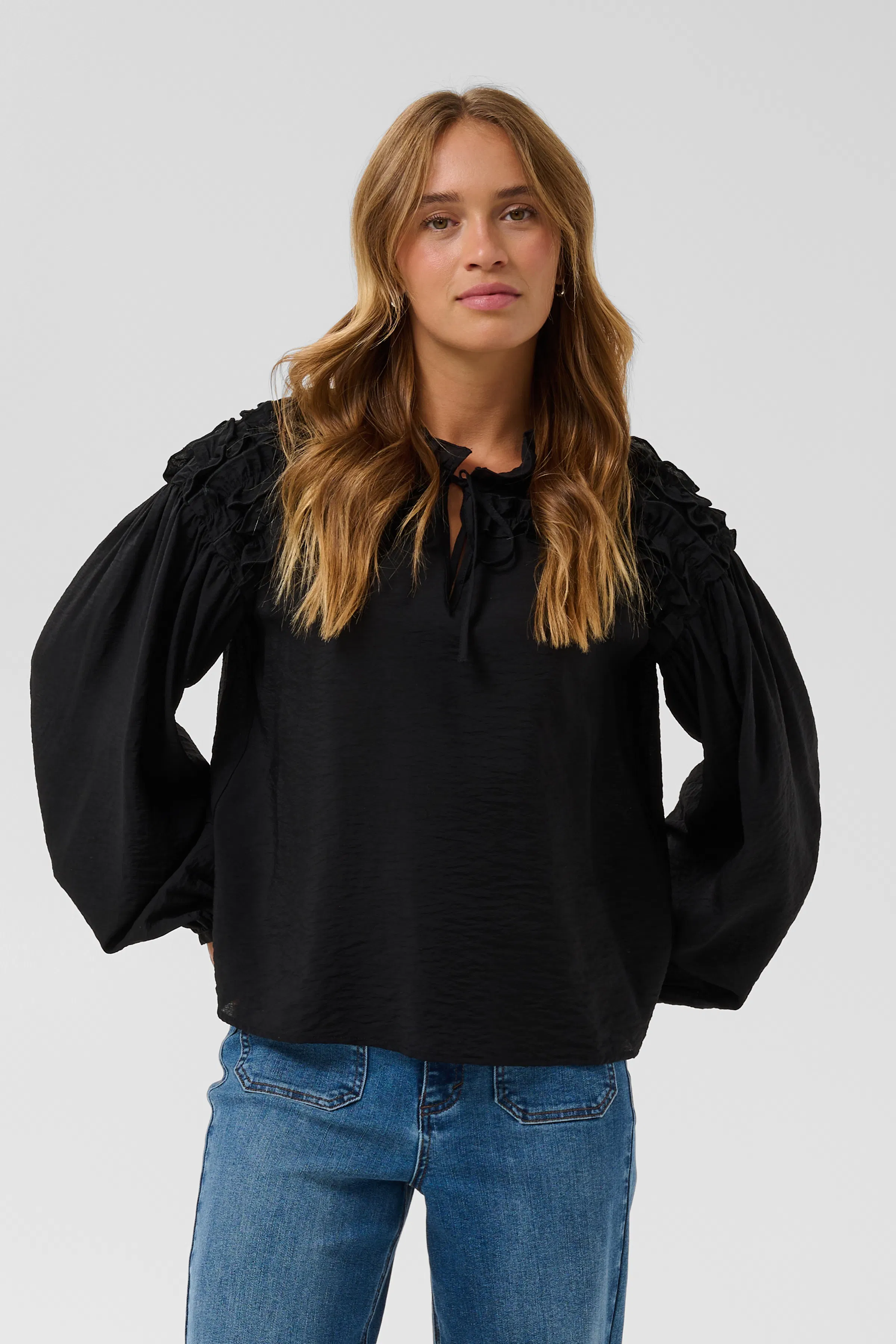 KAnicole Bluse LOOKBOOK FRONT 10512111-100121