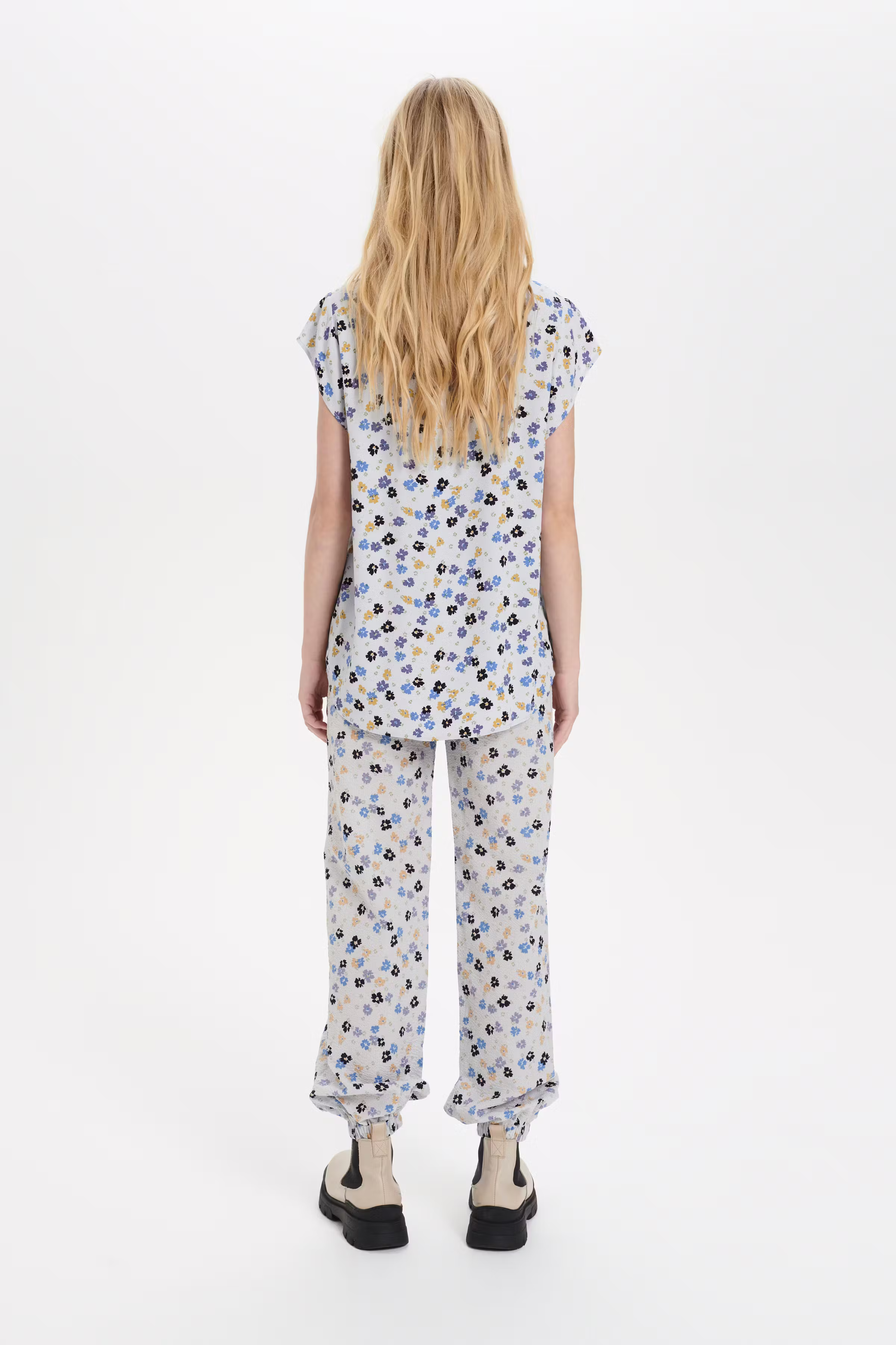 LivySZ Pants

 LOOKBOOK BACK 30511810-600326