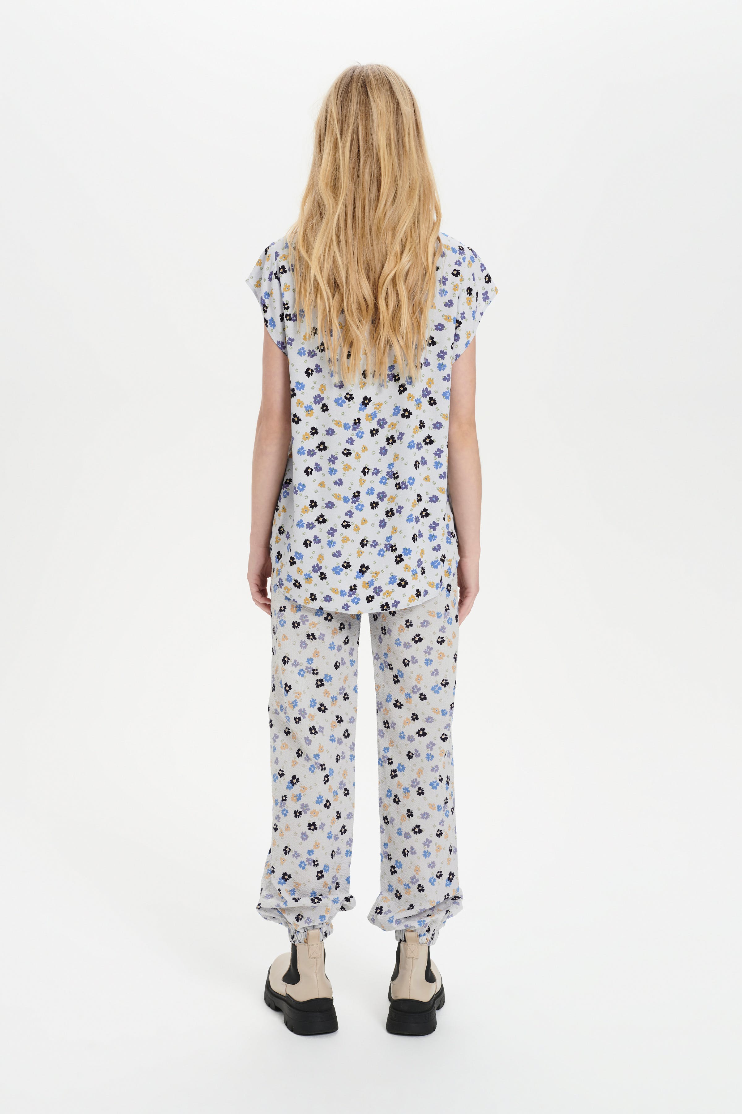 LivySZ Pants

 LOOKBOOK BACK 30511810-600326