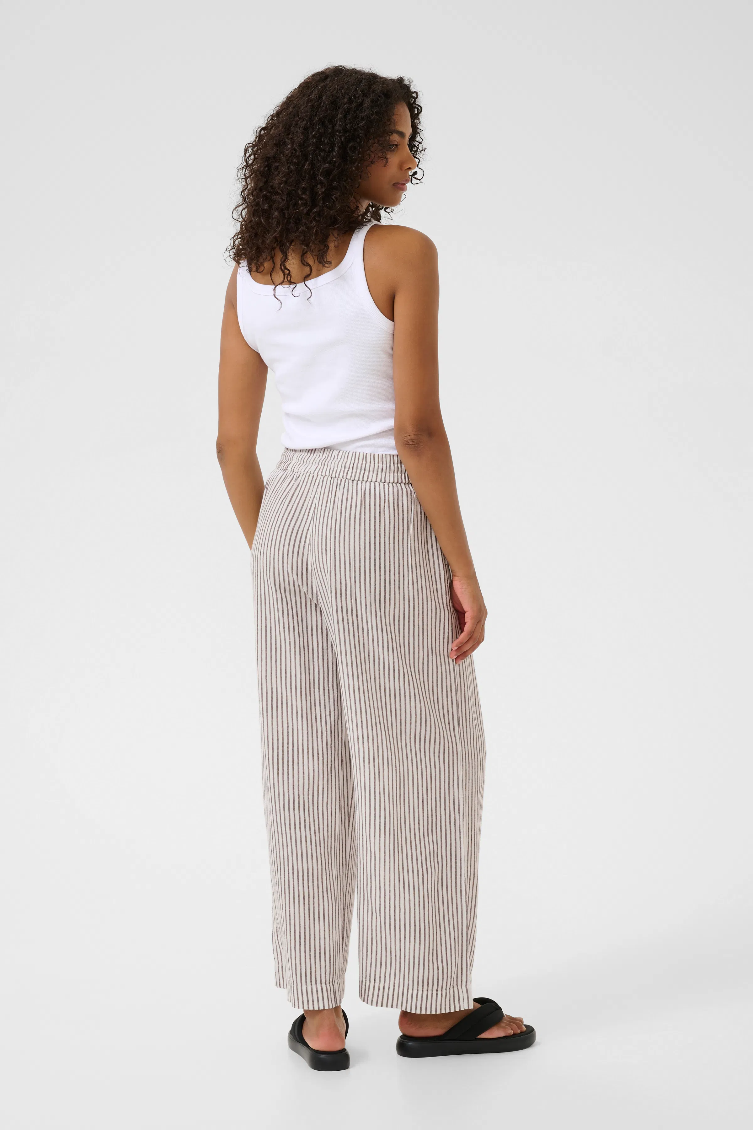 KAmilia Lin Bukser LOOKBOOK BACK 10509666-107749