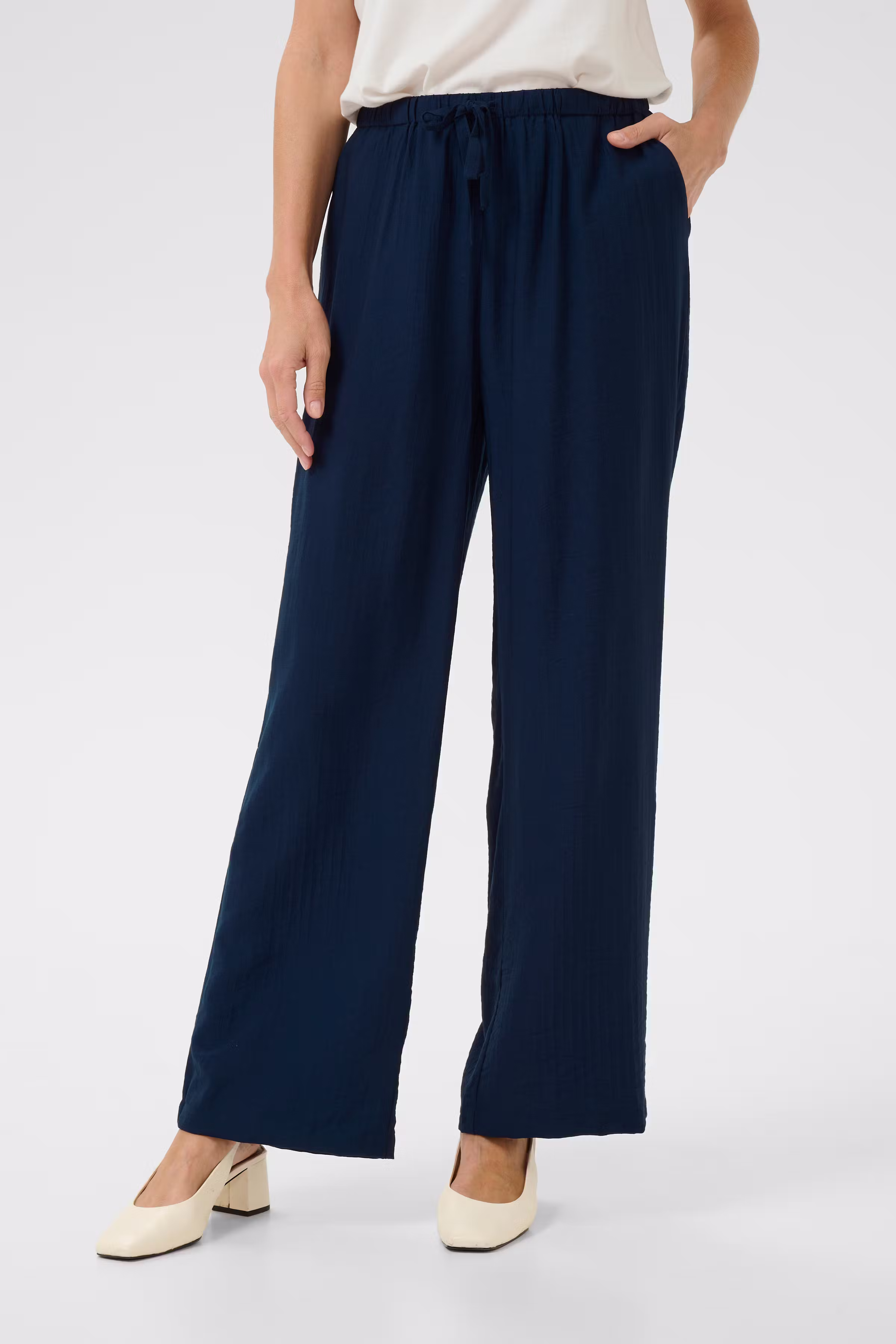 CRLori Hose LOOKBOOK FRONT 10612609-193923