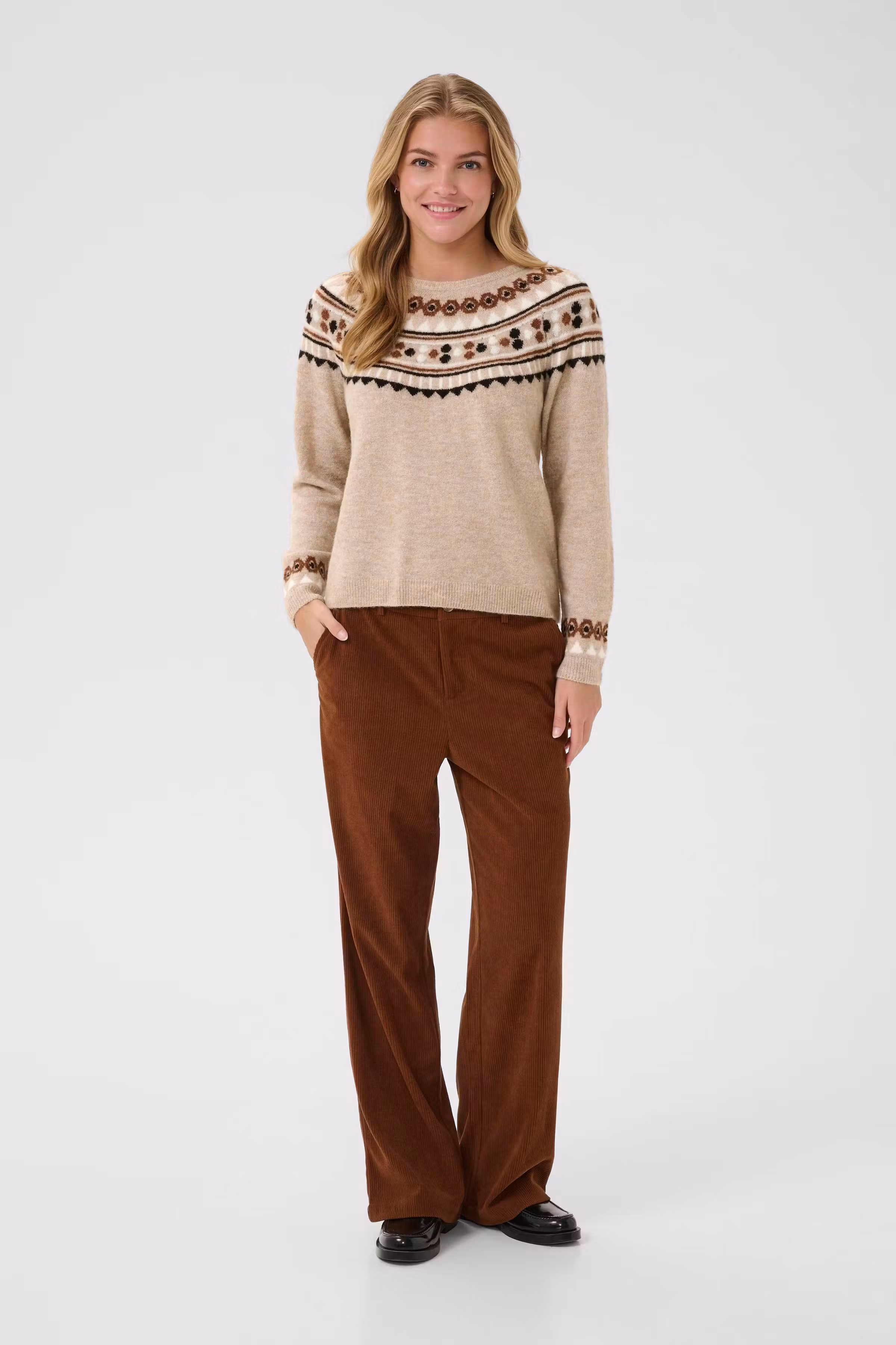 CRCherrie Pullover LOOKBOOK FRONT 10614328-1614071