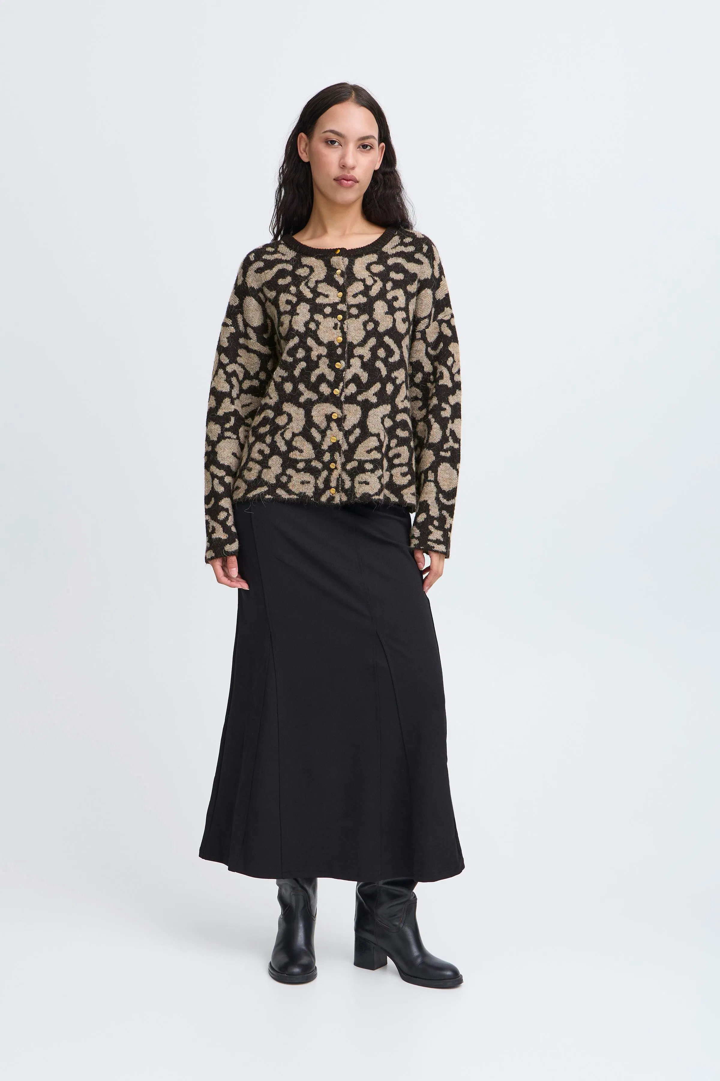 IHKAMARA Cardigan LOOKBOOK FRONT 20124176-900000393