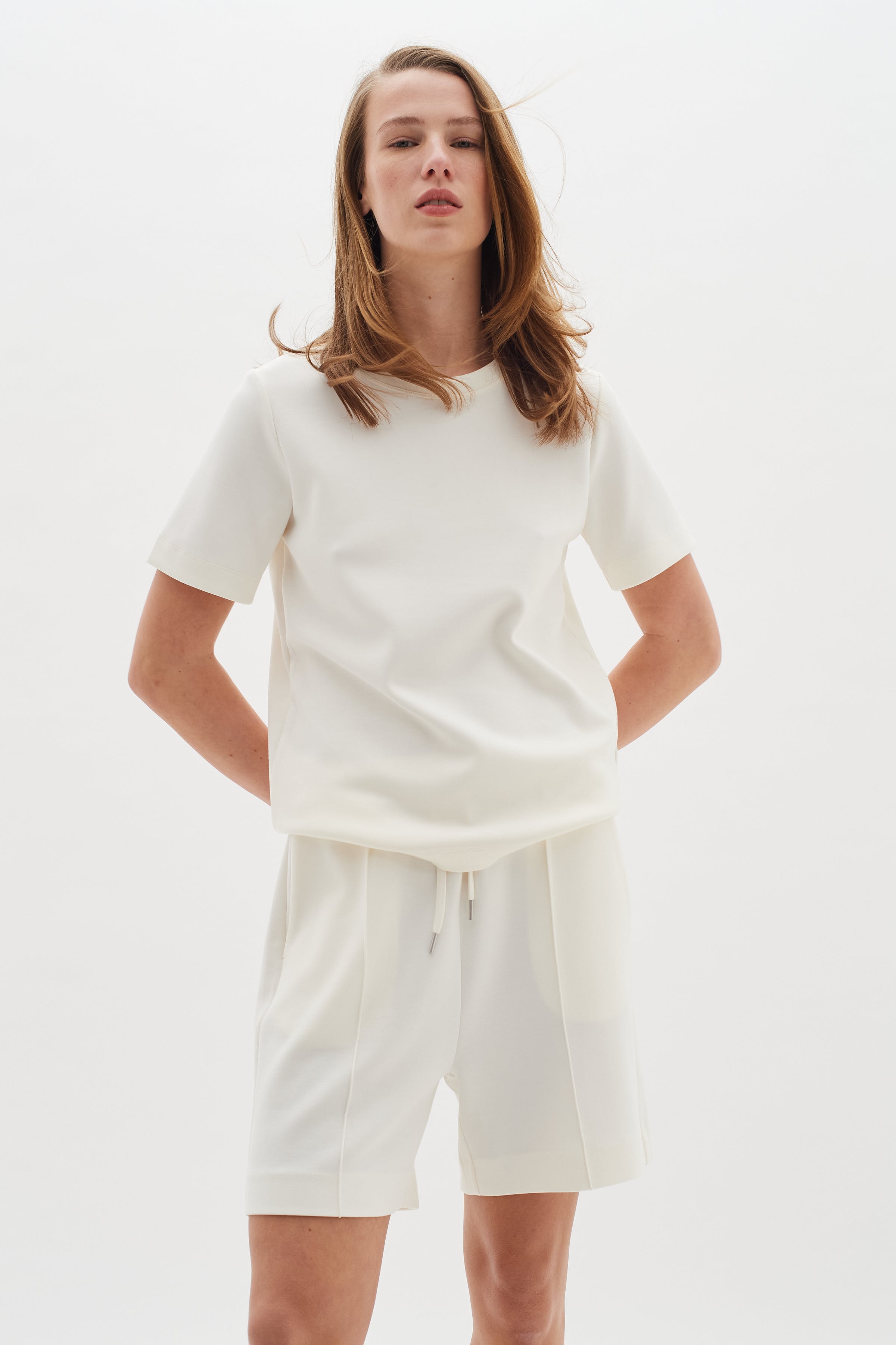 EsterIW Shorts LOOKBOOK FRONT 30109370-110701