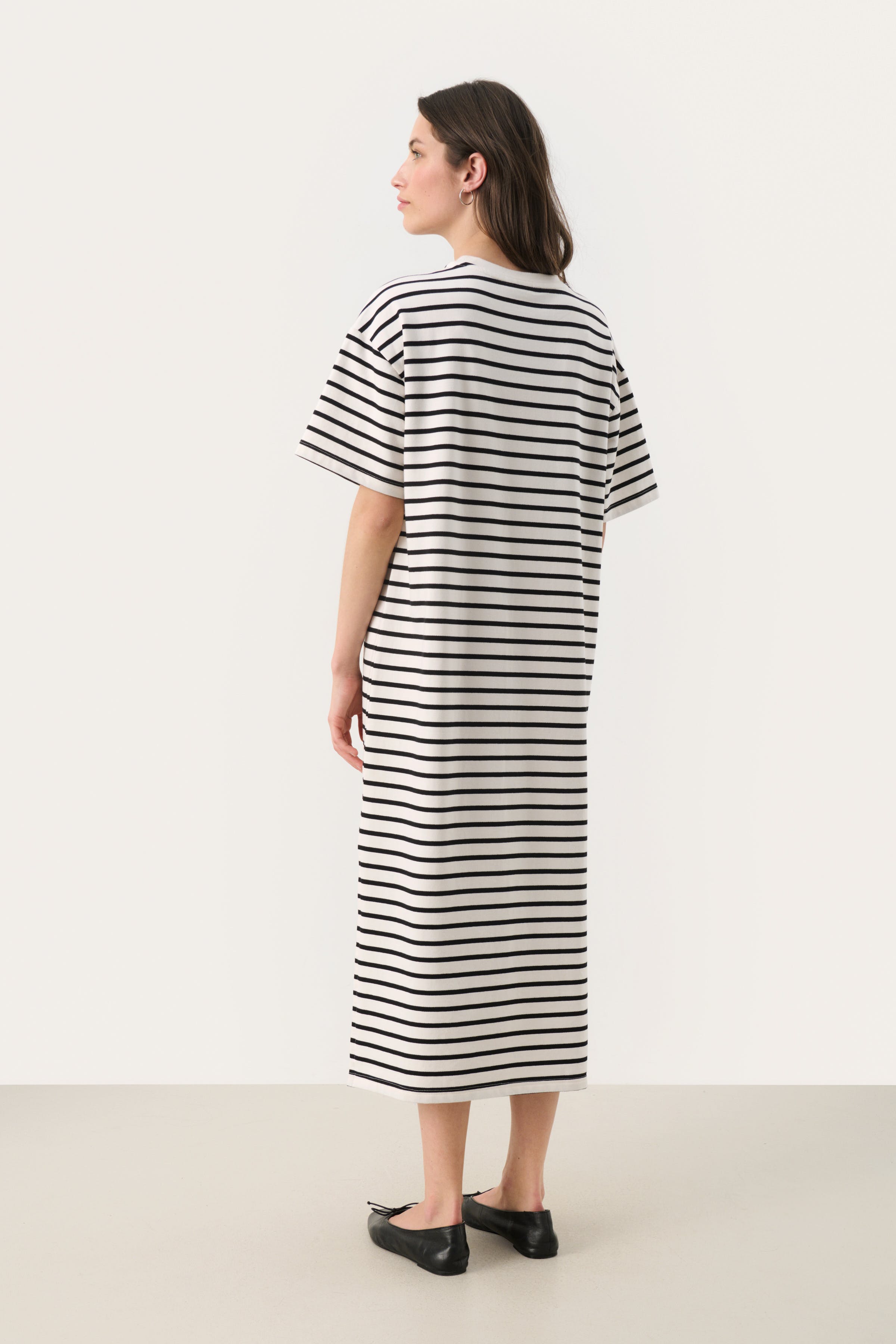 TiraPW Dress LOOKBOOK BACK 30309840-303971