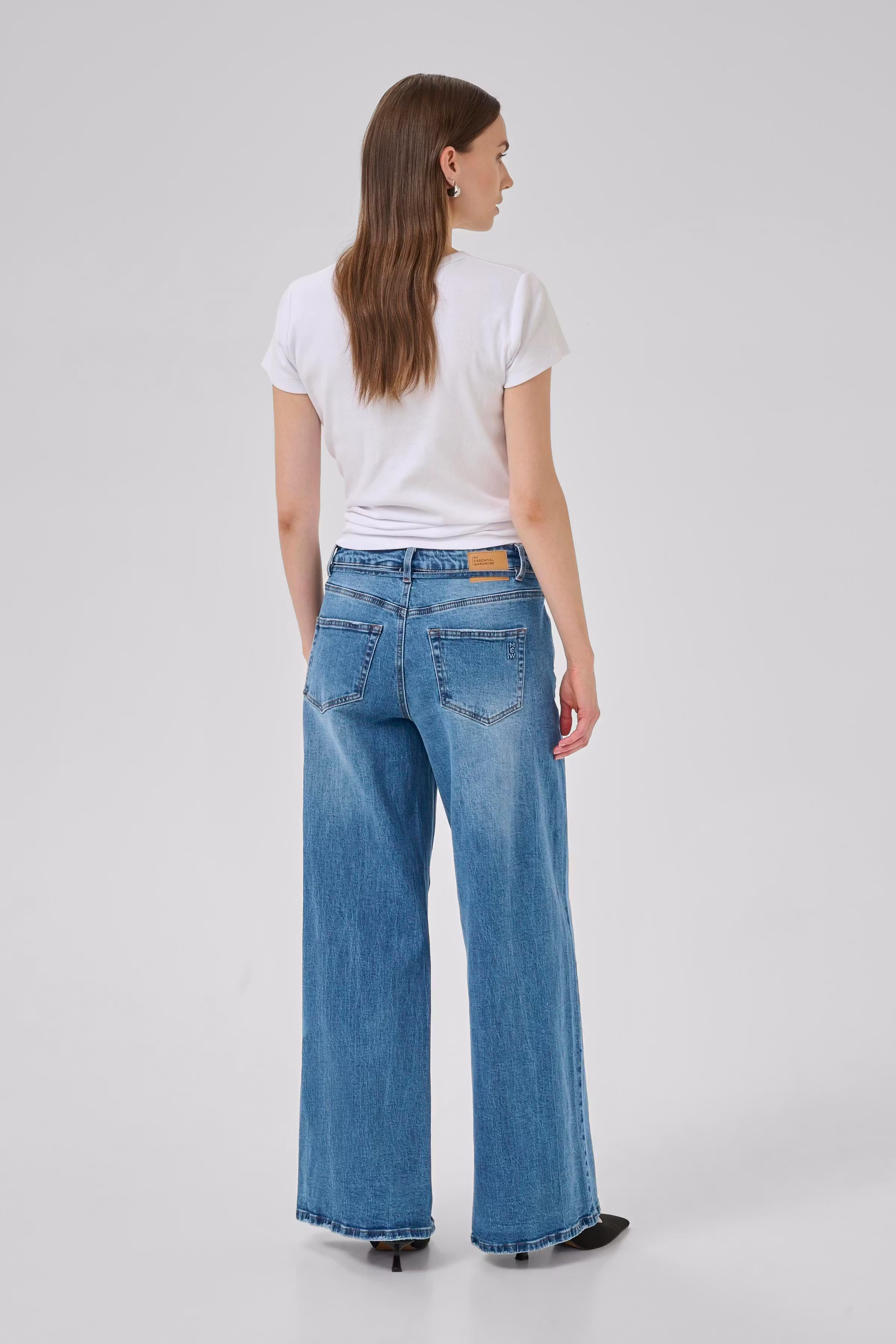 MWKaro 144 Mid X-Wide Jeans LOOKBOOK BACK 10705256-100053