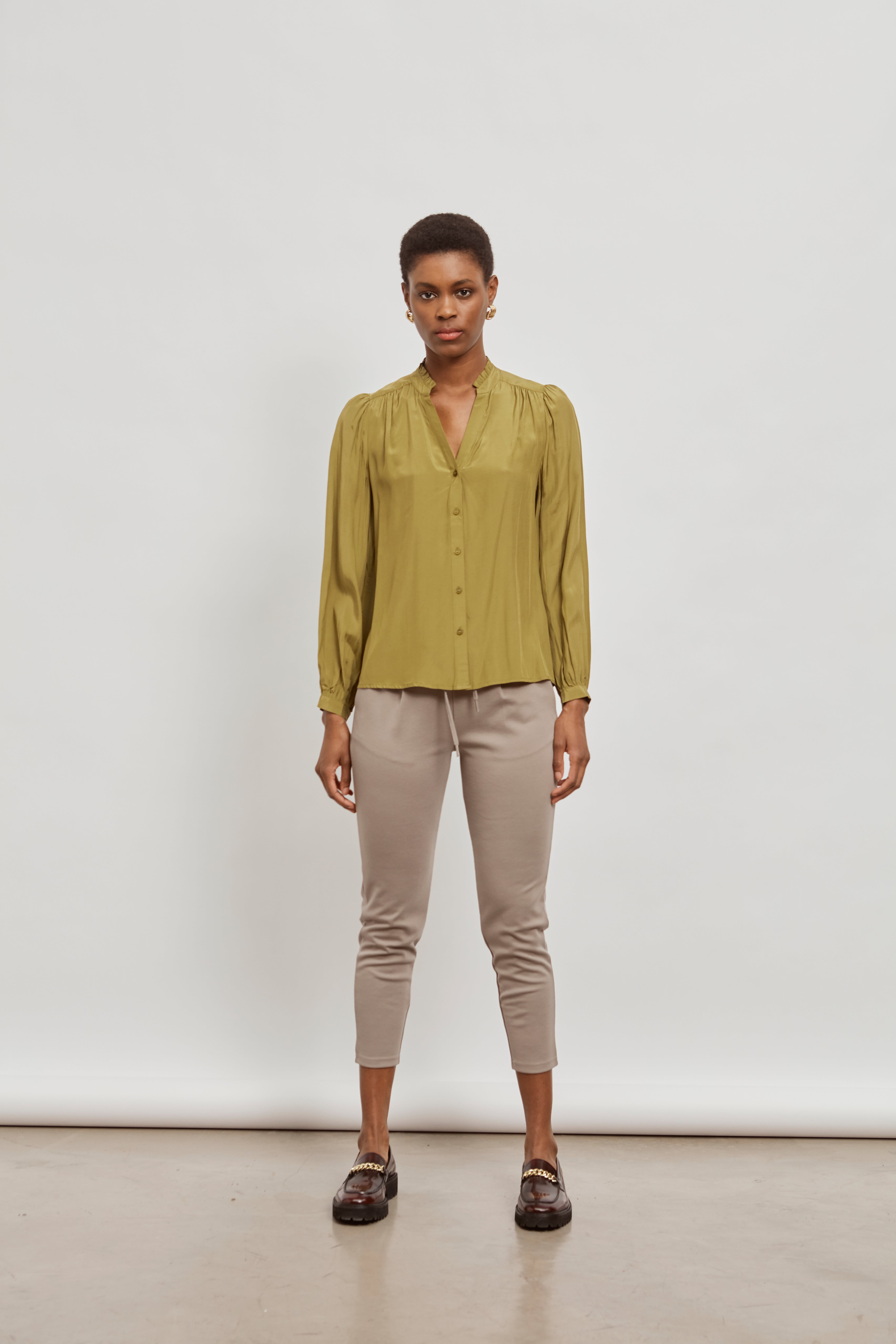 IHKATE Trousers LOCATION NONE 20104757-181210