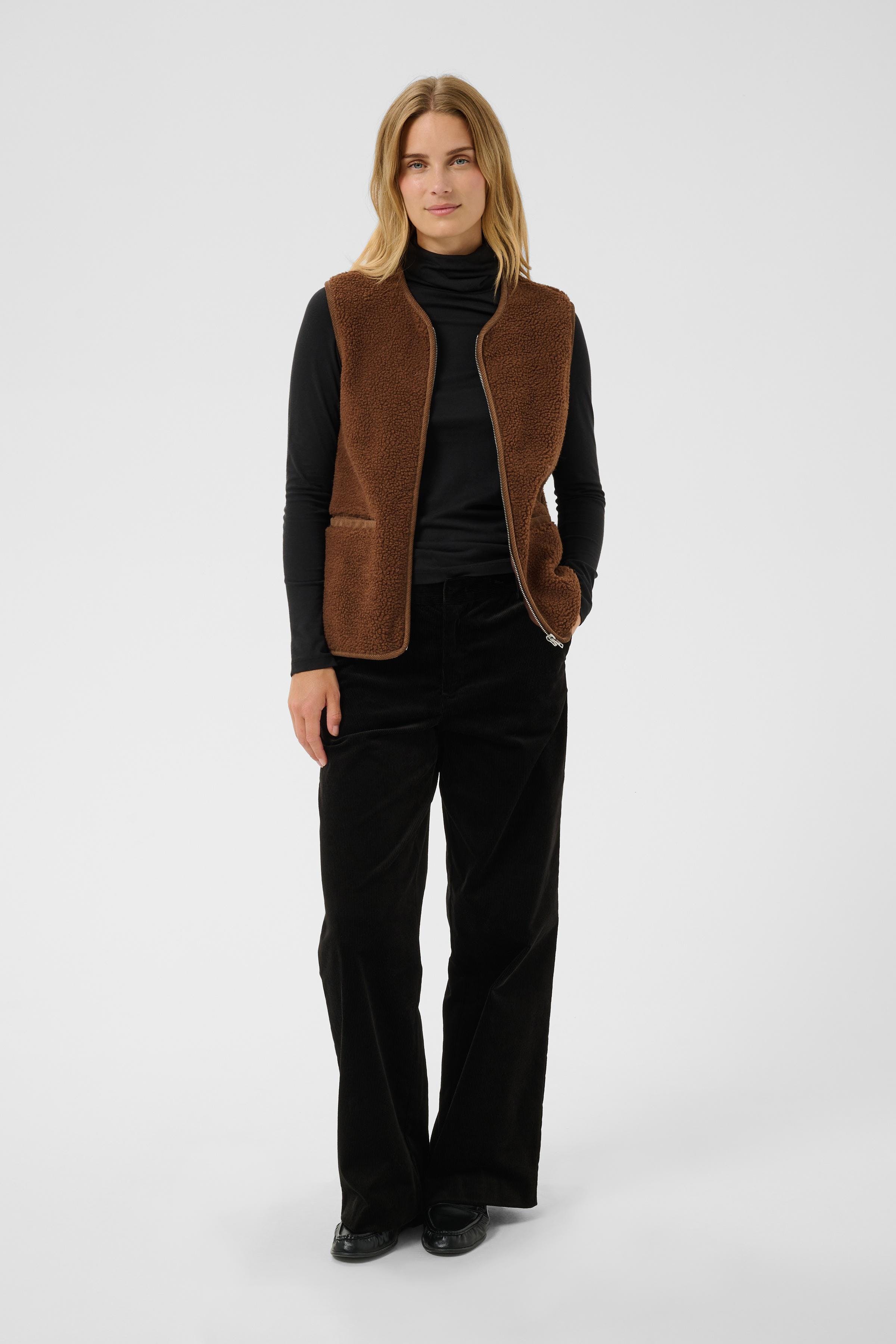 CameliePW Warme Weste LOOKBOOK FRONT 30310632-191223