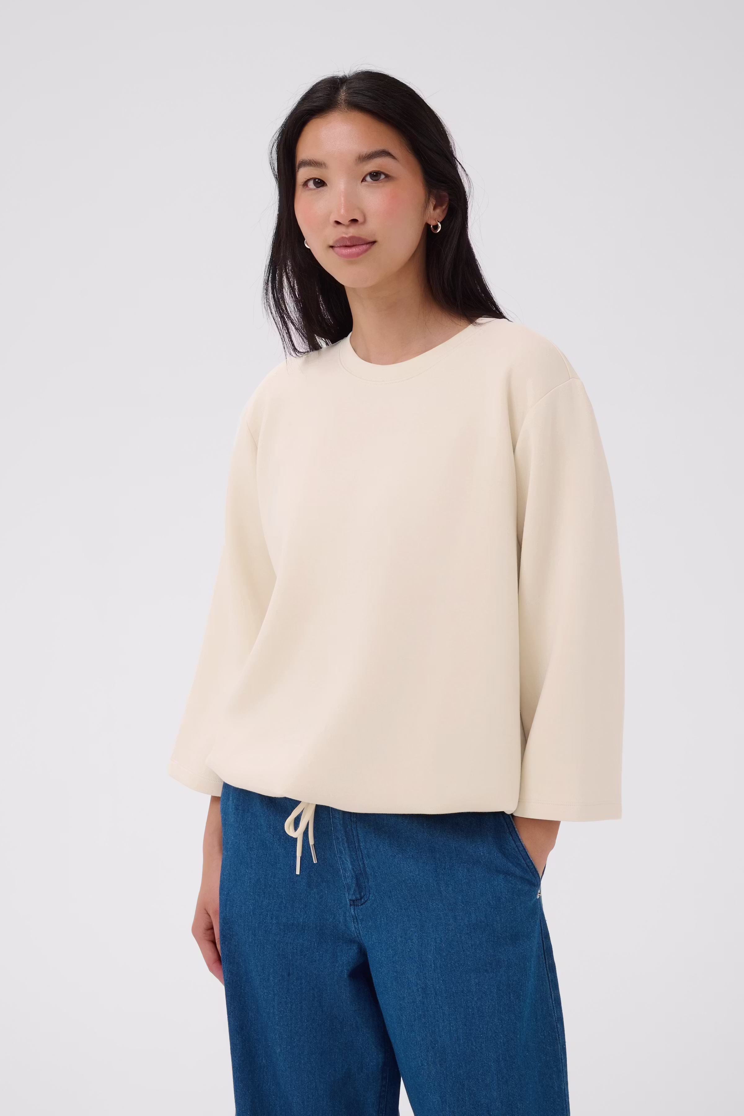 ChelseyPW Sweatshirt LOOKBOOK FRONT 30310827-130401