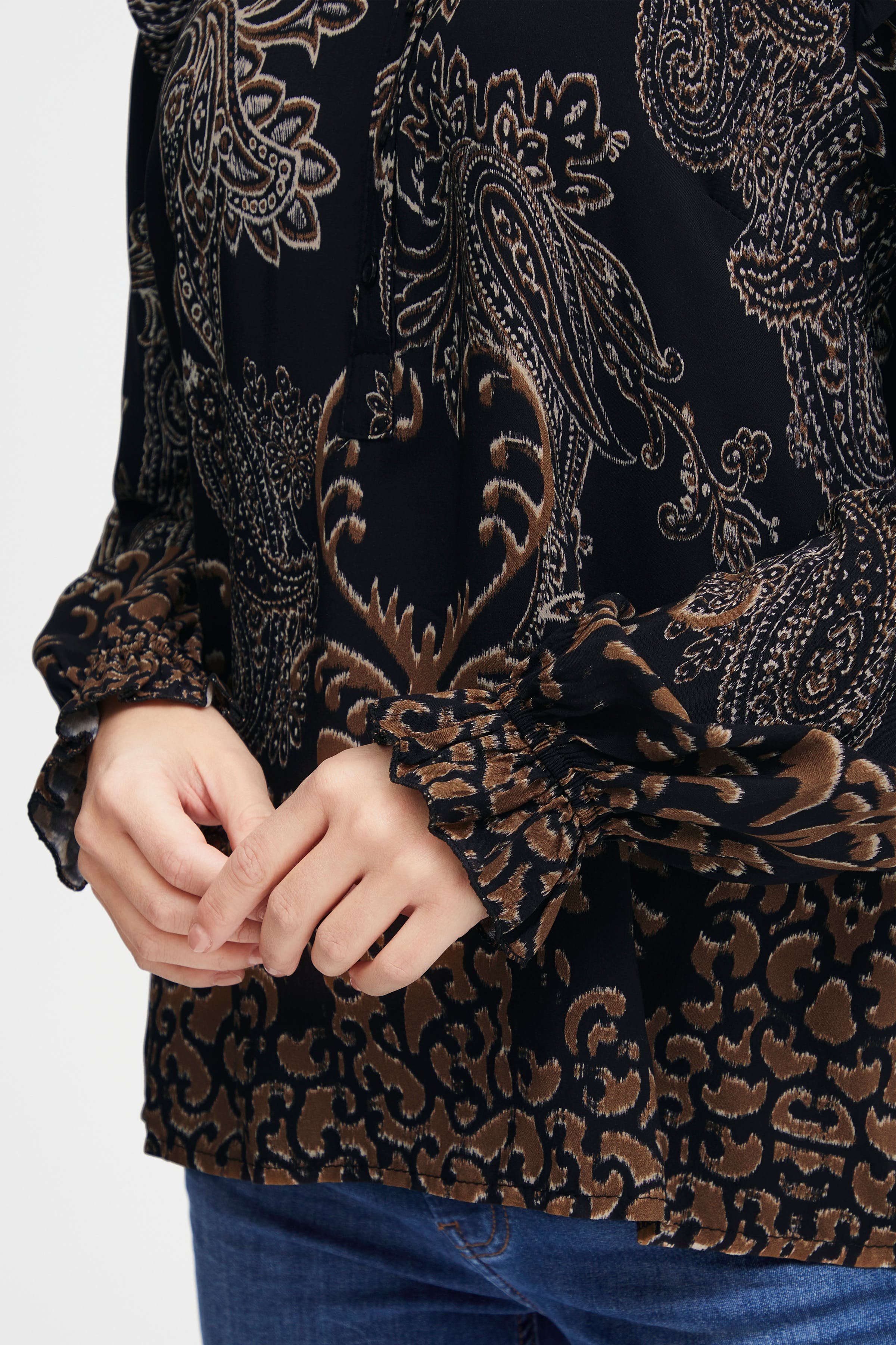 SBMORA Bluse LOOKBOOK DETAIL 22100429-203920