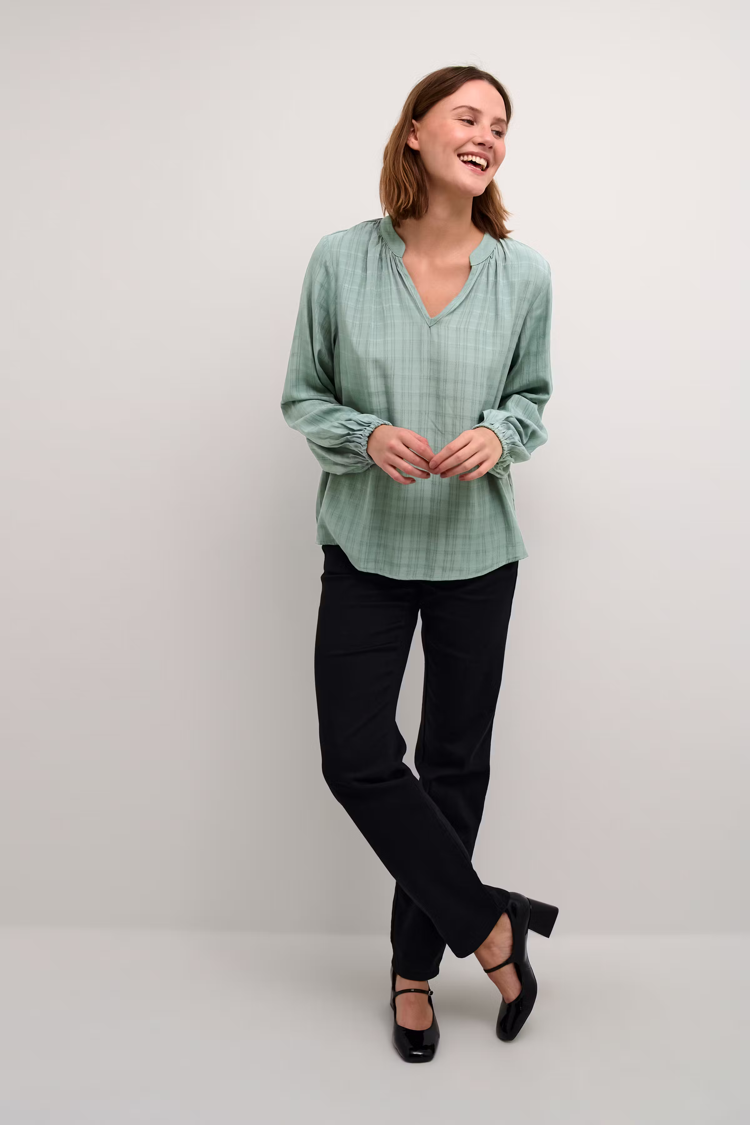 KAalice Blouse LOOKBOOK FRONT 10508879-106512