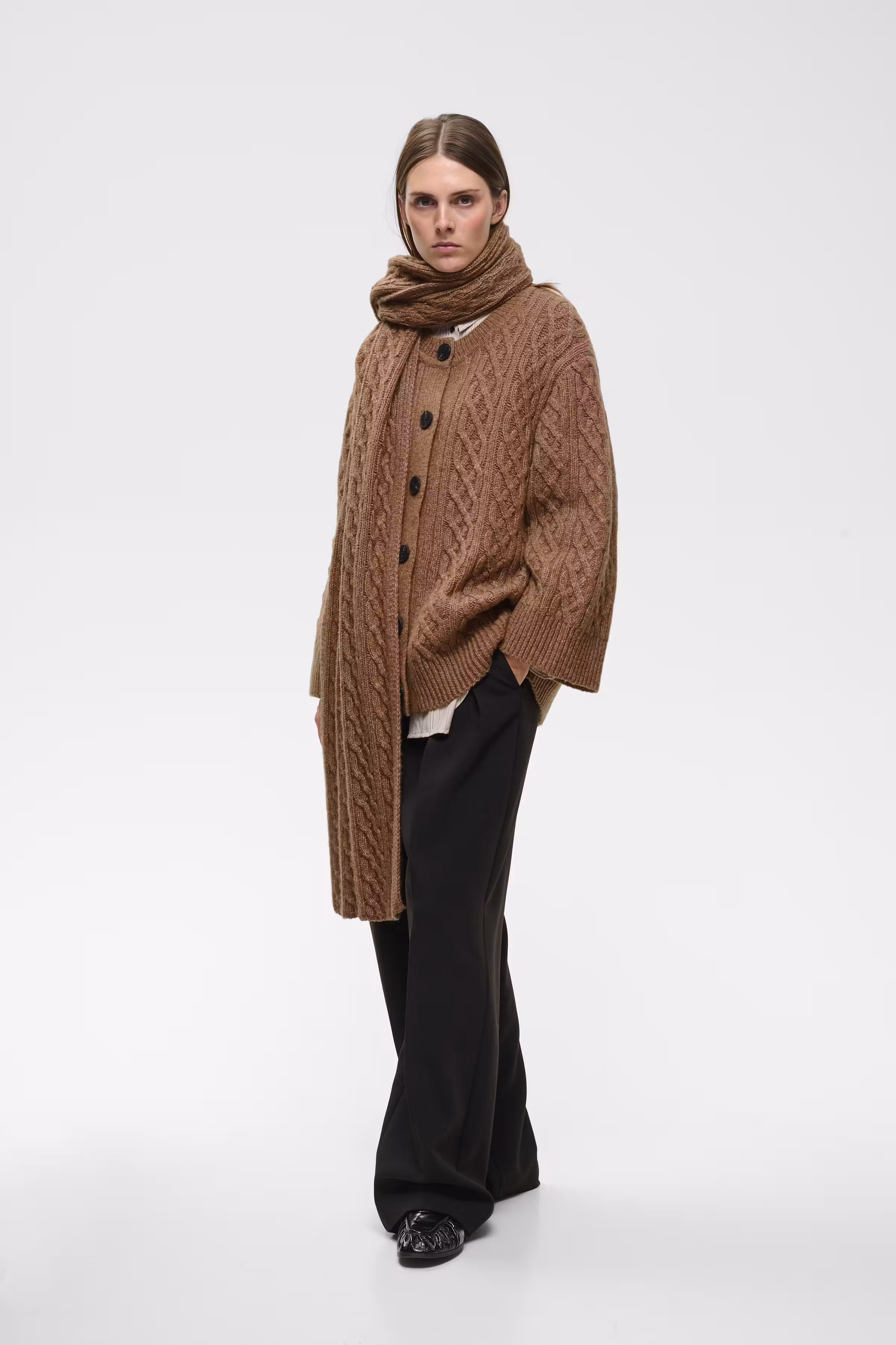 TAIEIW Cardigan LOOKBOOK FRONT 30112934-171327