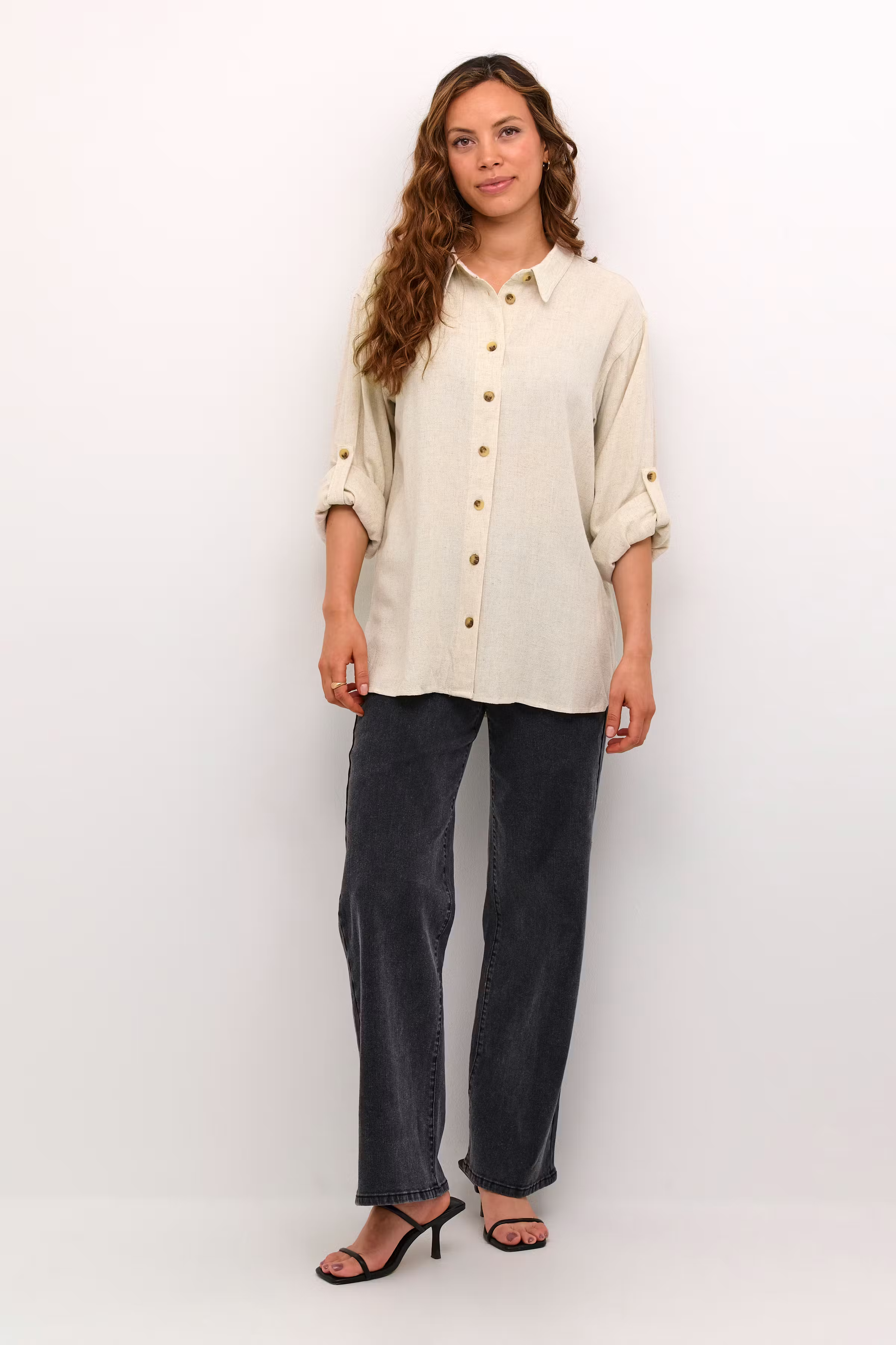 KAliny Leinenhemd LOOKBOOK FRONT 10508724-101296