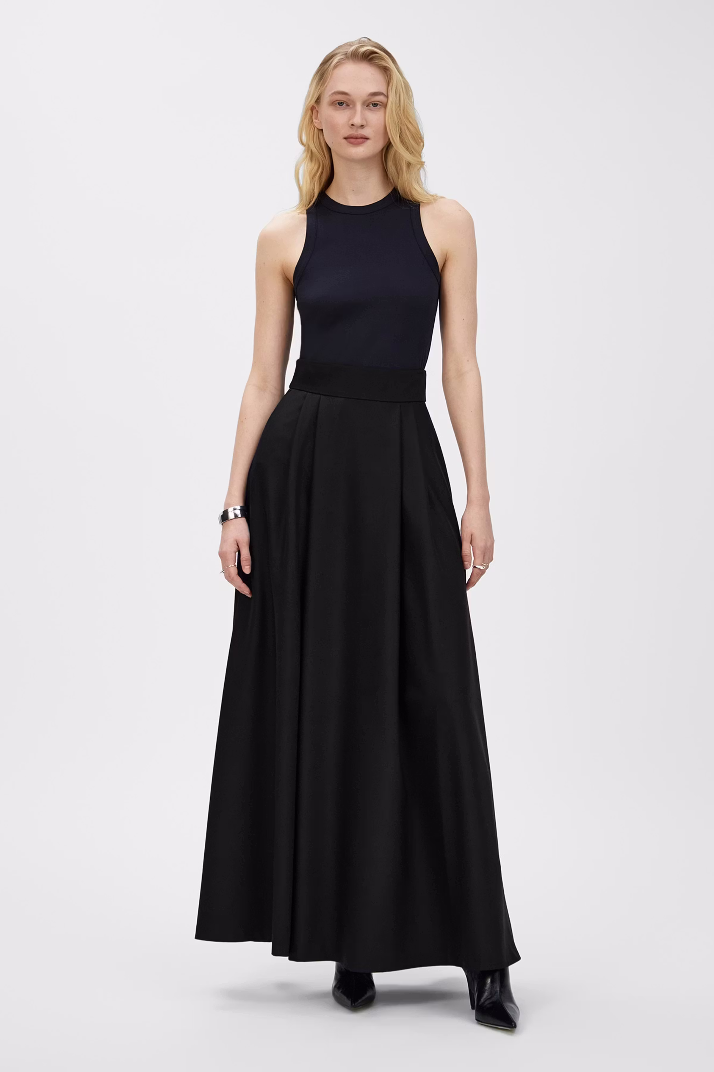 IO Skirt LOOKBOOK FRONT 30600648-BK999