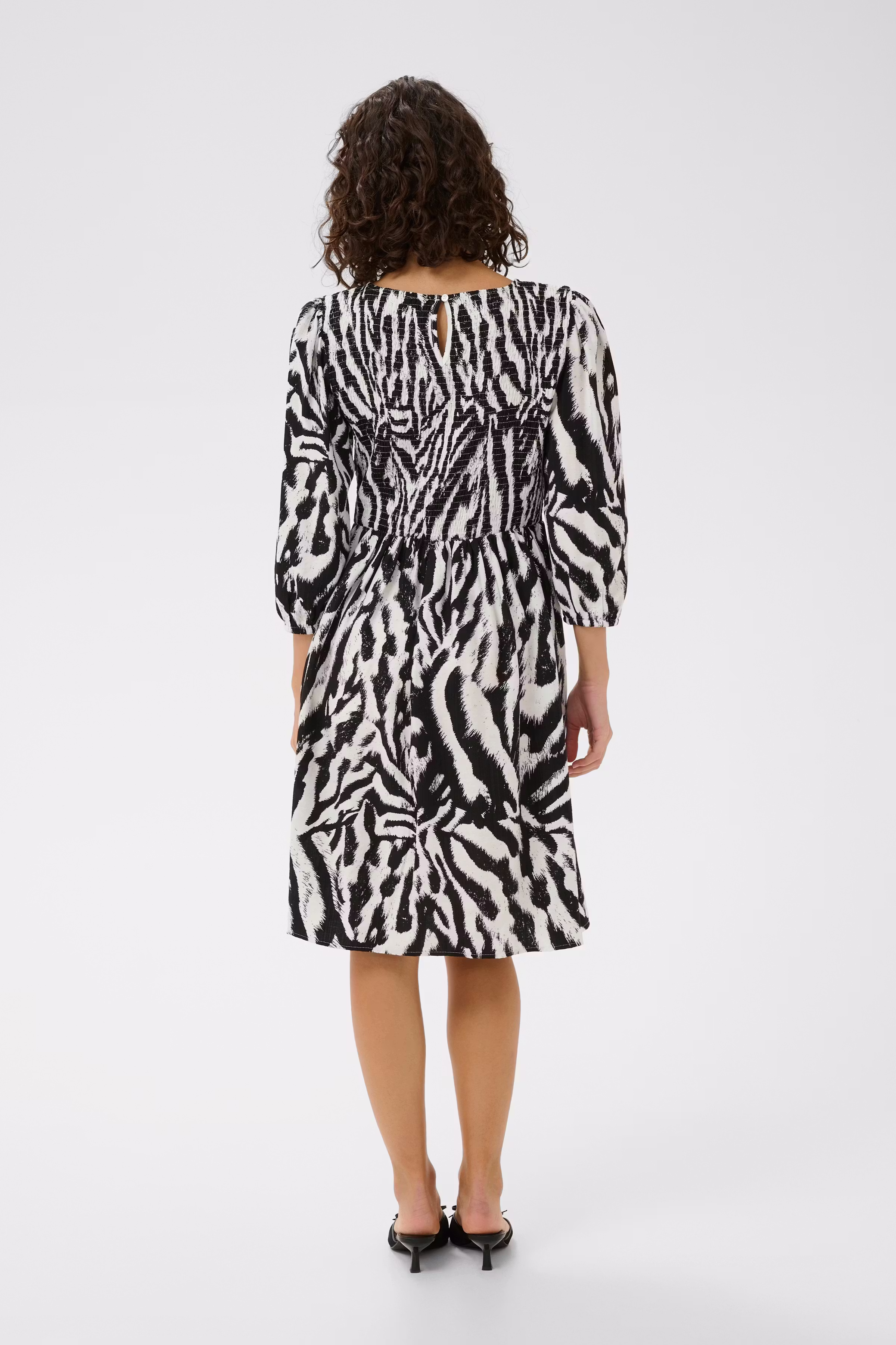 KAhanna Kjole LOOKBOOK BACK 10511377-109009