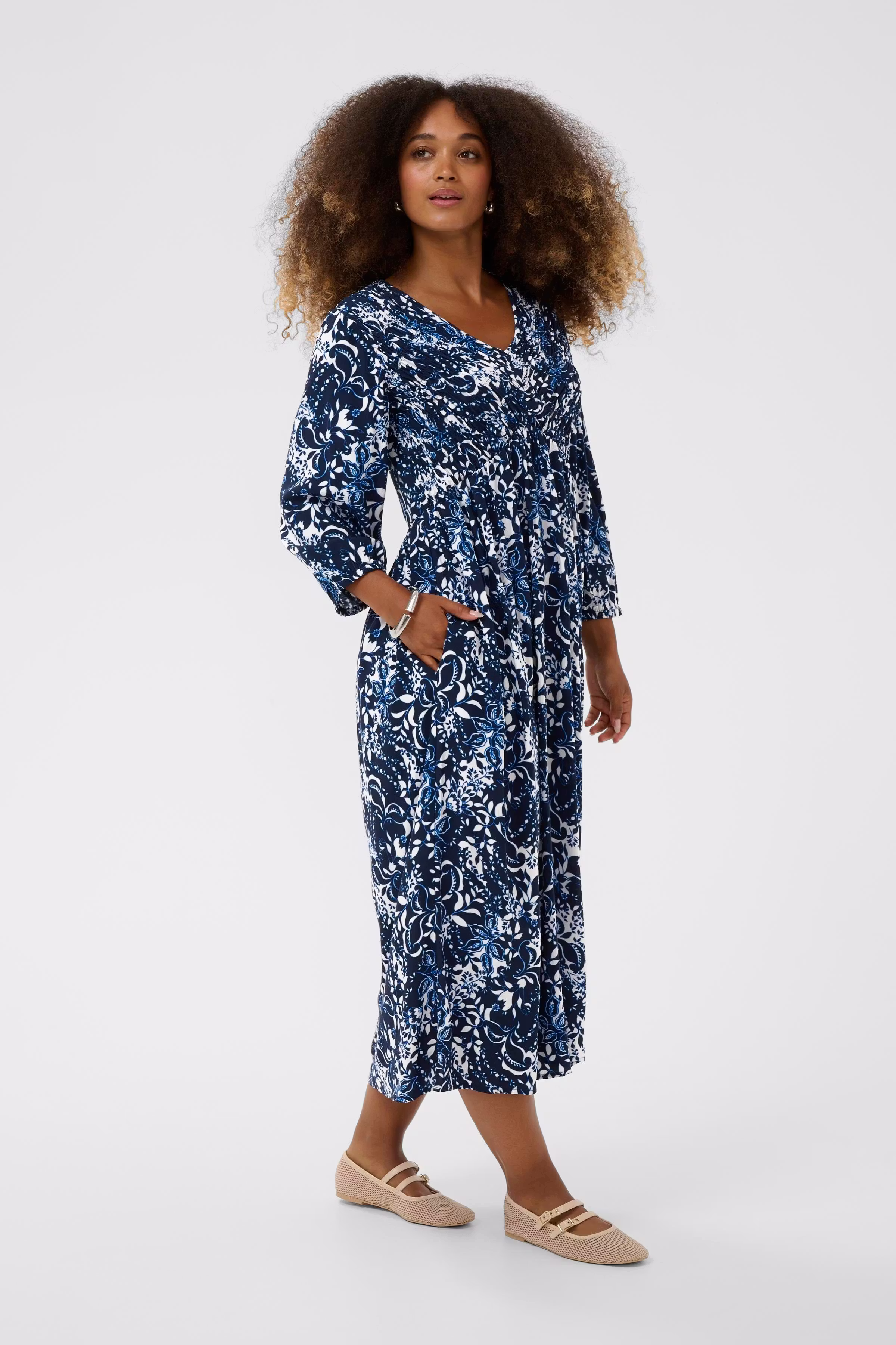 CRTiah Dress LOOKBOOK FRONT 10613476-109492