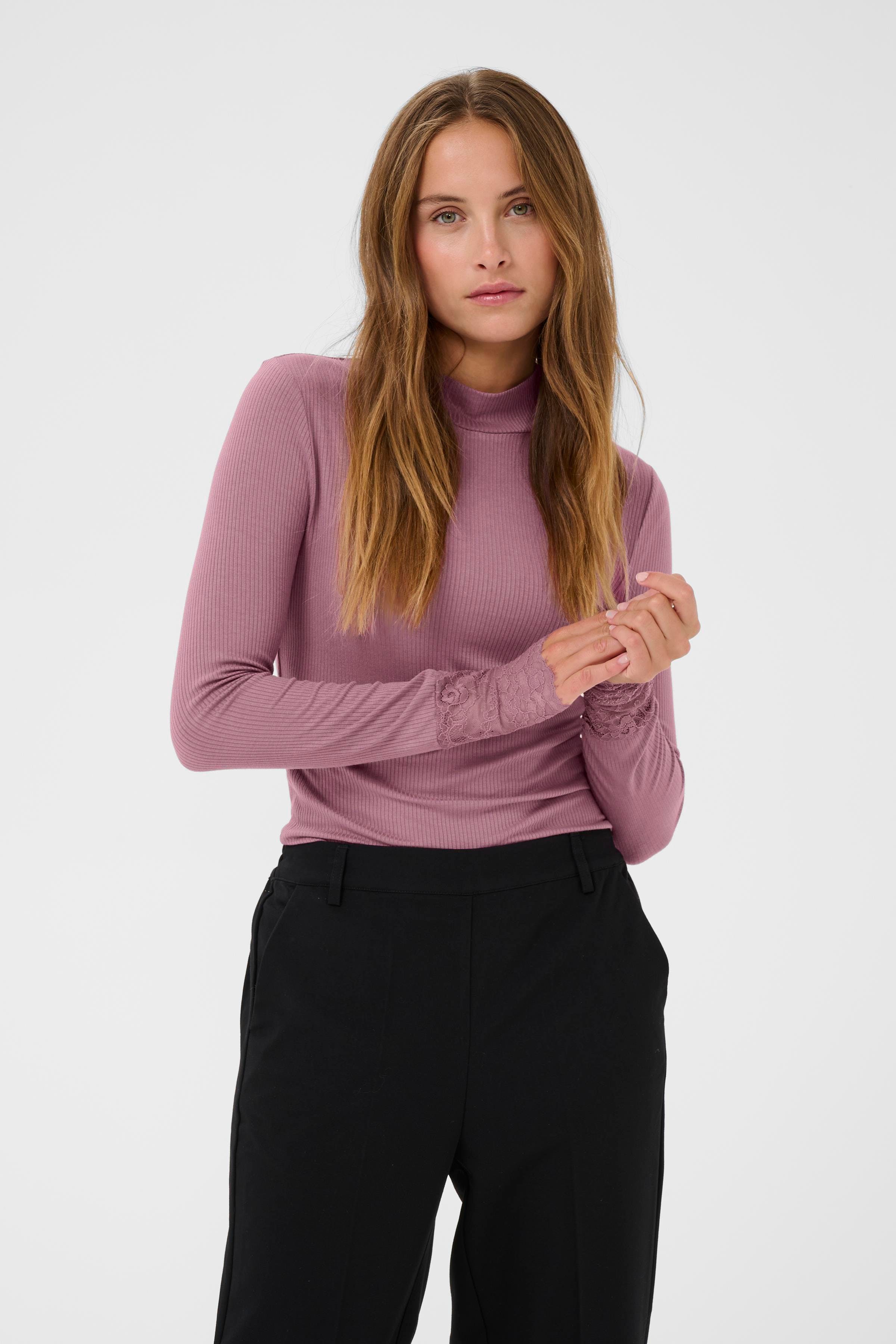 KAomi T-shirt LOOKBOOK FRONT 10511001-181709