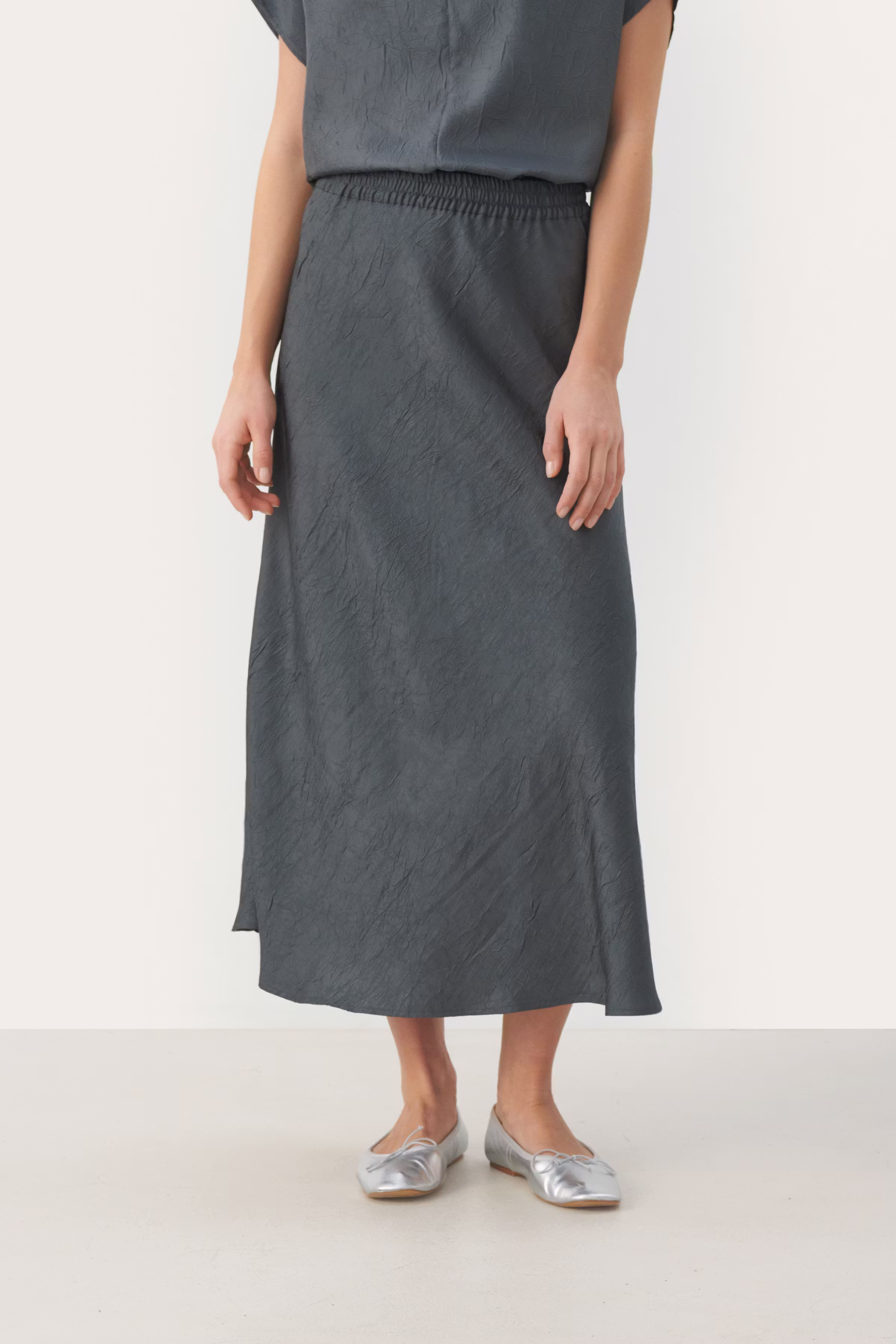 EjsaPW Lange Rock LOOKBOOK FRONT 30308517-194215