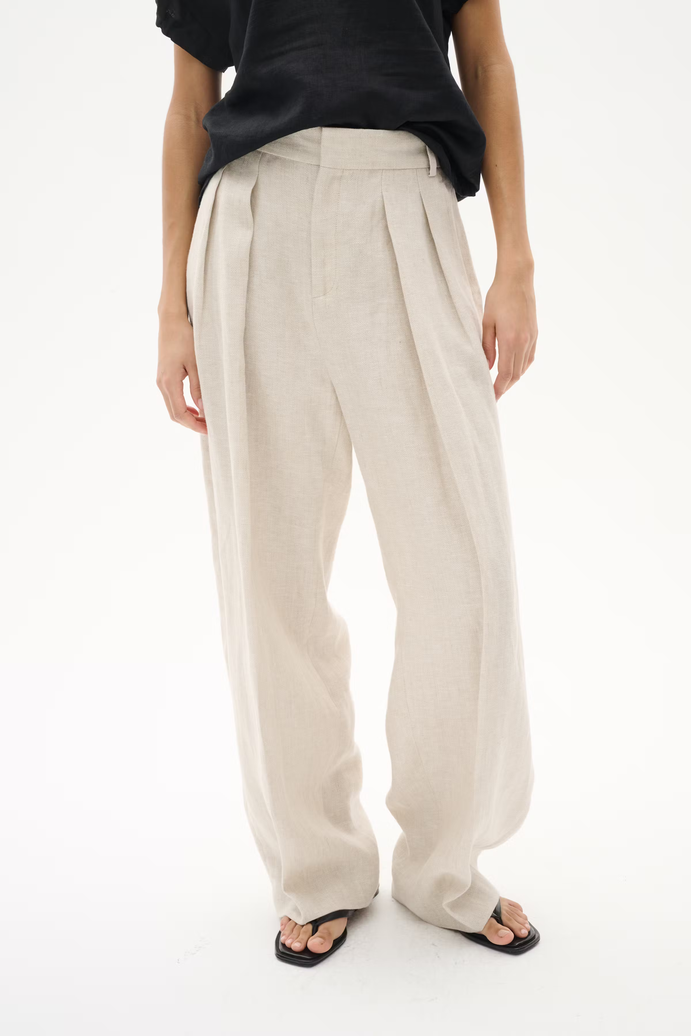 YaizaIW Linen Trousers LOOKBOOK FRONT 30110462-1304031