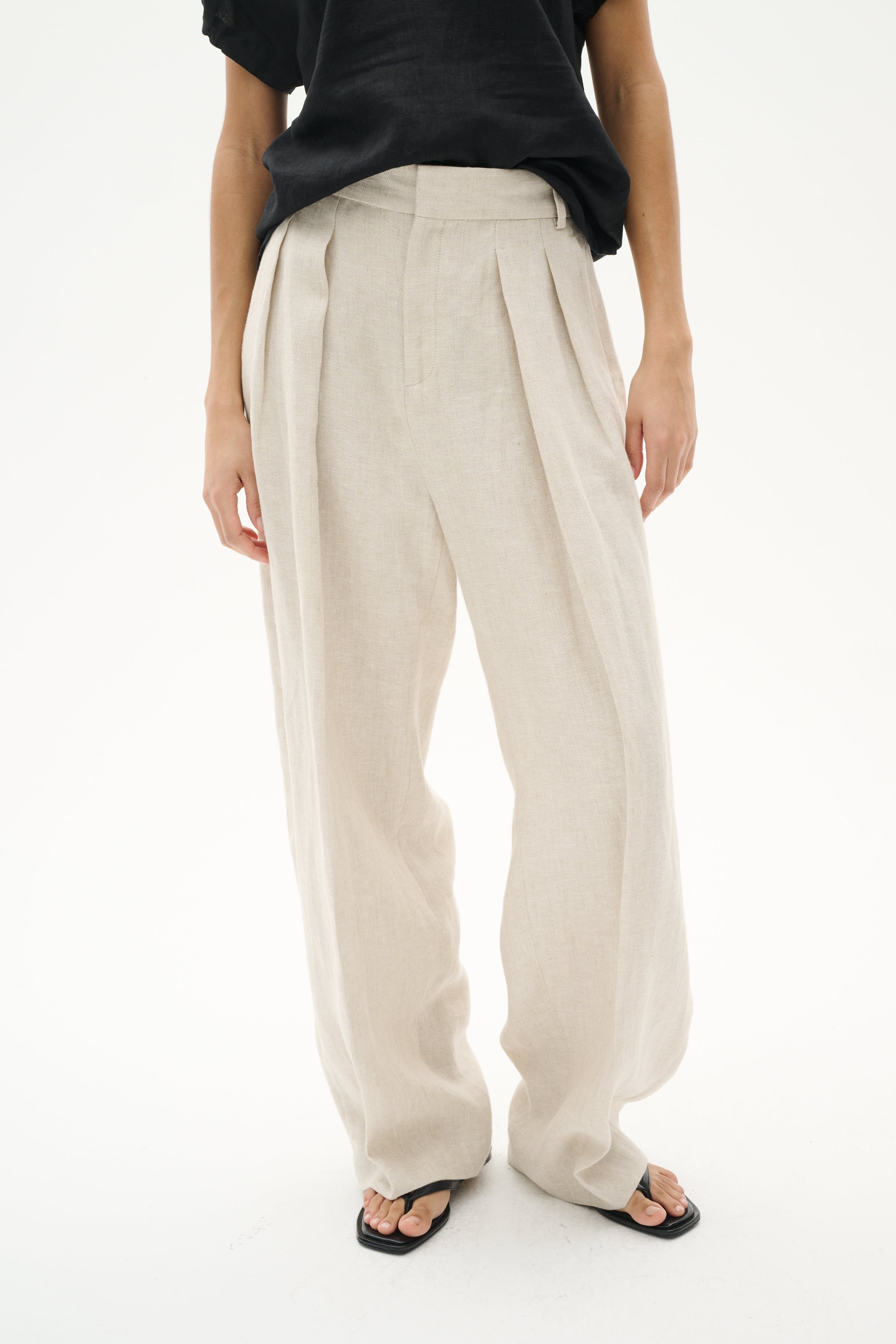 YaizaIW Linen Trousers LOOKBOOK FRONT 30110462-1304031
