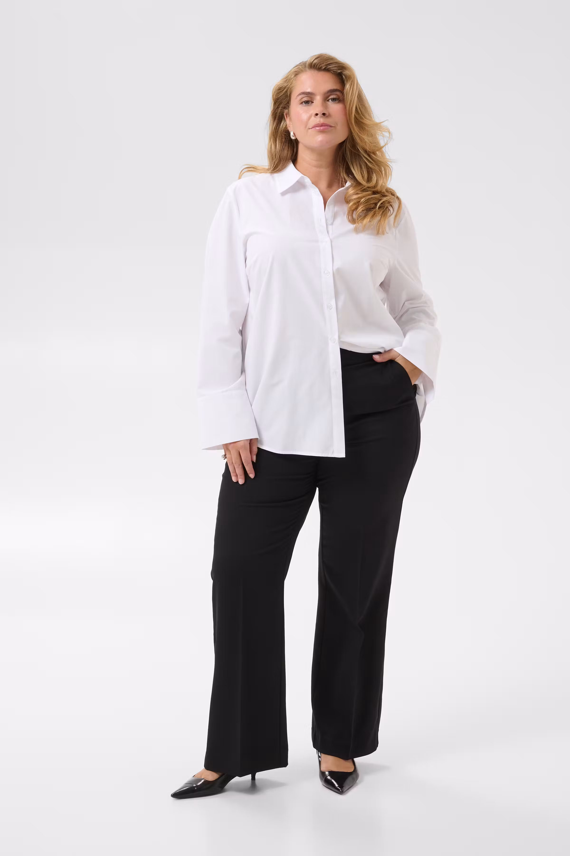 KCsakira Flared Hose LOOKBOOK FRONT 10582588-100121