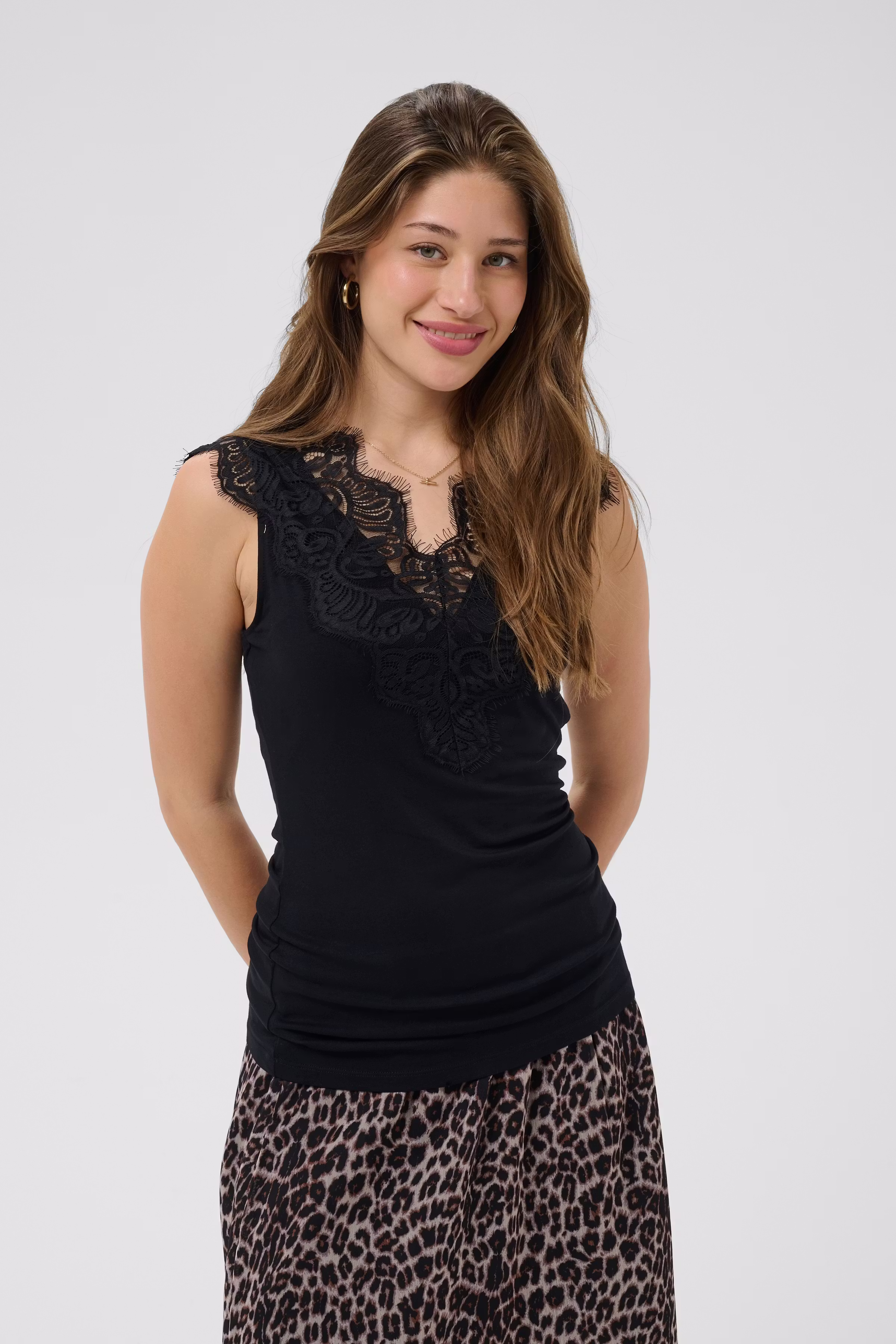 CRJuvia Top LOOKBOOK FRONT 10615786-100120