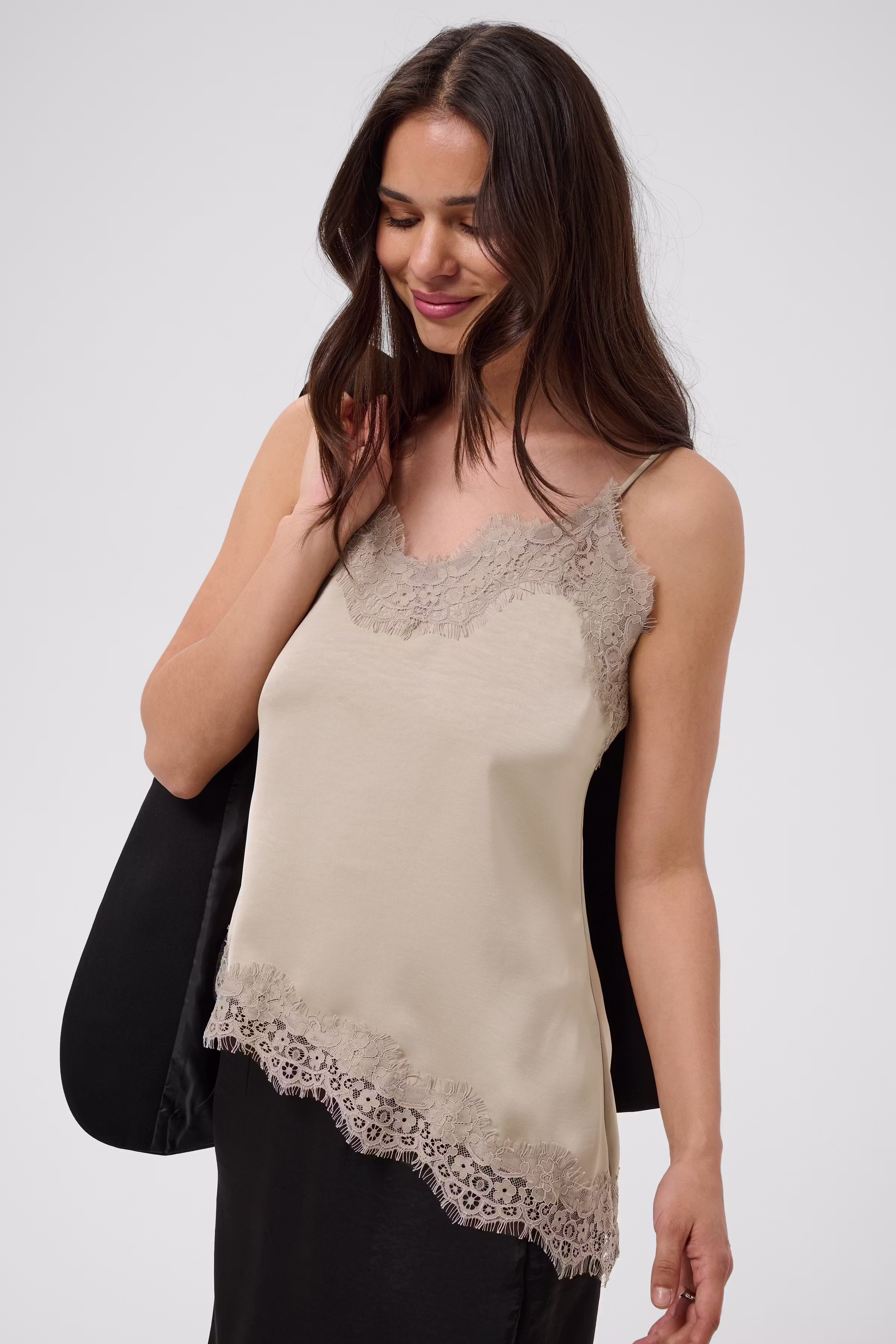 KAjane Top LOOKBOOK DETAIL 10512656-106908