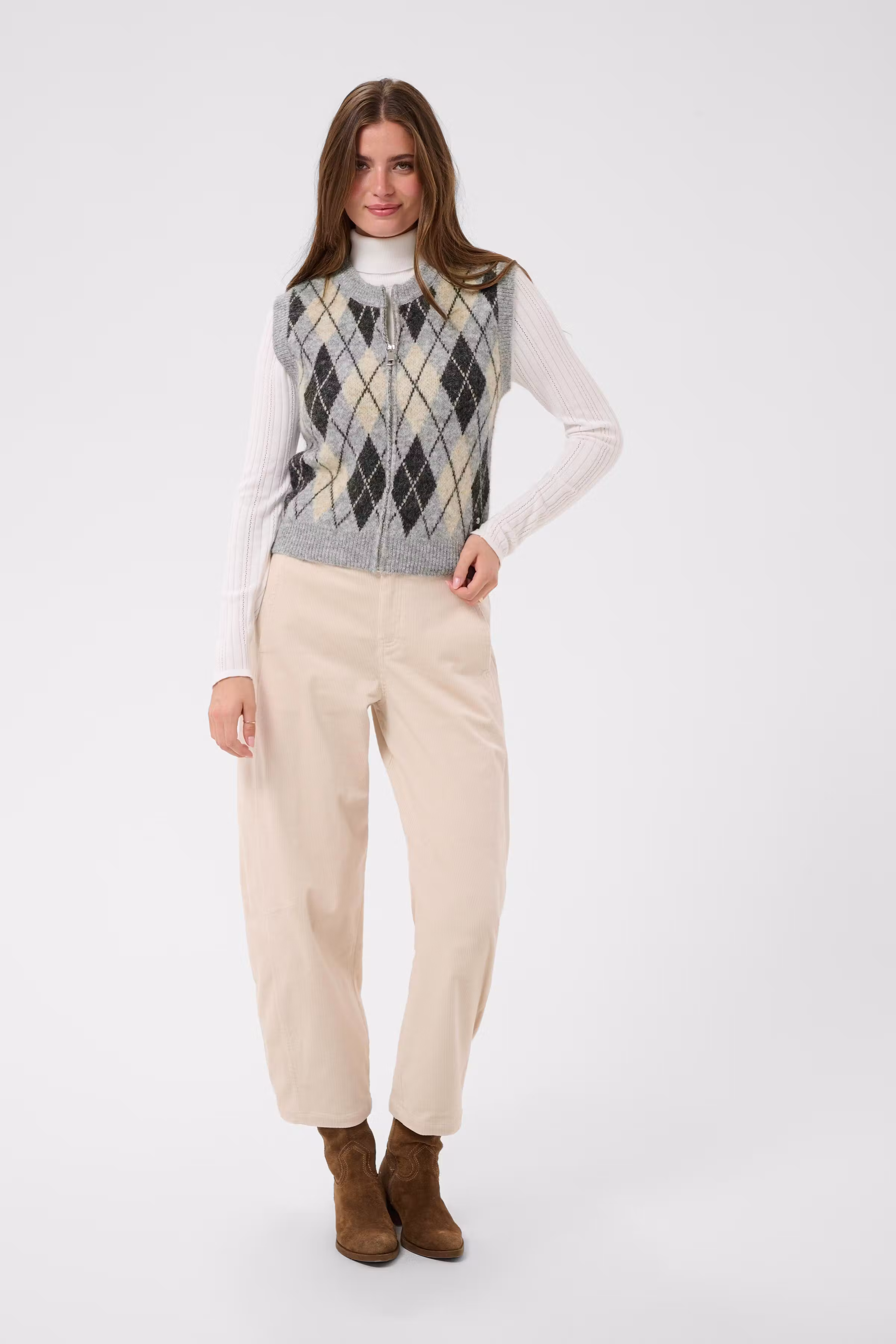 CRMirea Weste LOOKBOOK FRONT 10615666-1000222