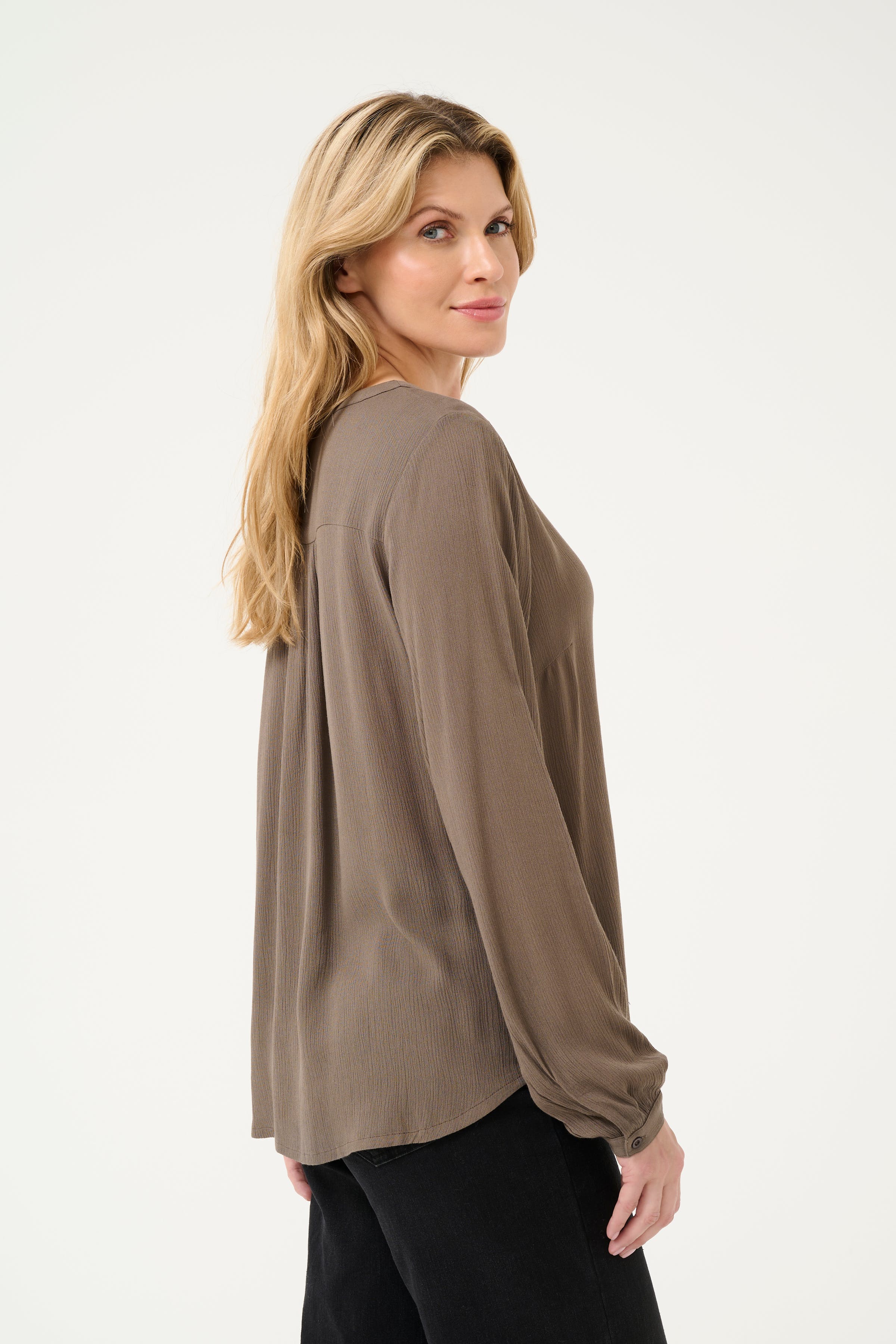 Amber Blus LOOKBOOK BACK 501032-190810